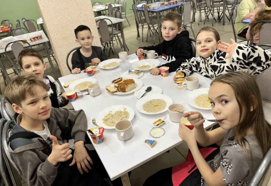 👋 Всем привет от 2 А из Лесной школы! 🏫🌲Мы тут не скучаем, а проходим ускоренный курс по счастью! На