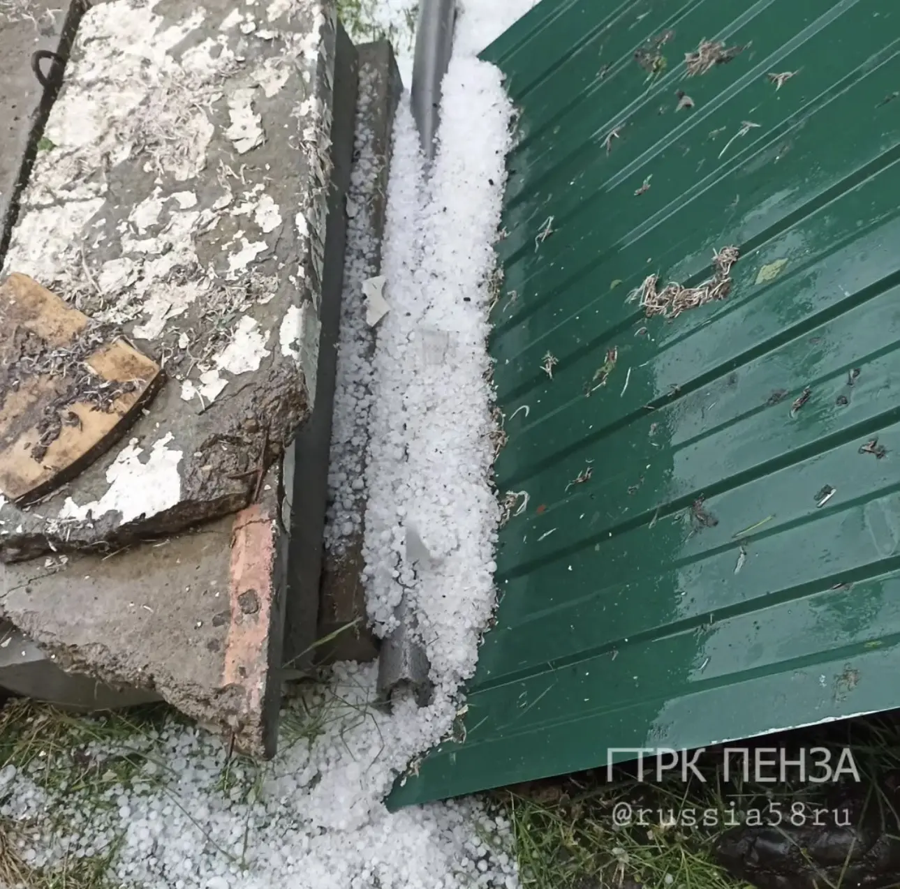 🫠⛈️Далеко не добрый день для жителей Мокшанского района   Крупный град сегодня шел в Михайловке. С п