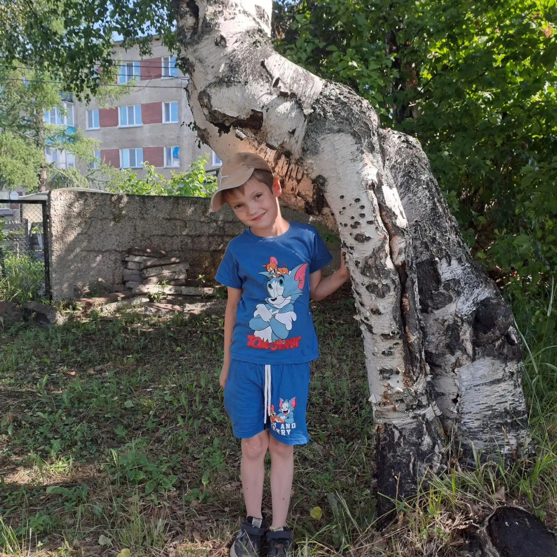 "Большие великаны и маленькие друзья"