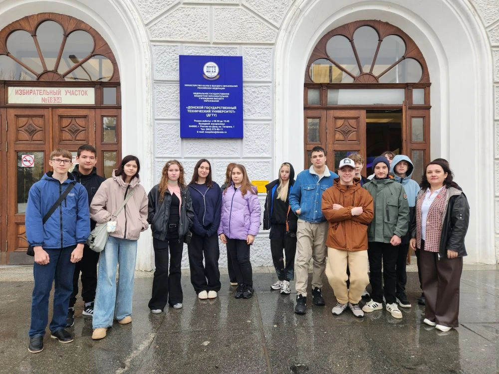 В рамках проекта "Квант знаний" 01.04.2026 ребята Романовской школы посетили детский технопарк "Кван