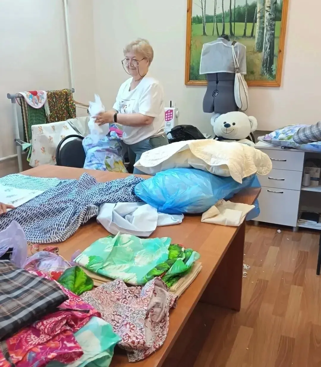 Члены местного отделения Союза пенсионеров в Отрадном продолжают шить для бойцов СВО нижнее бельё, п