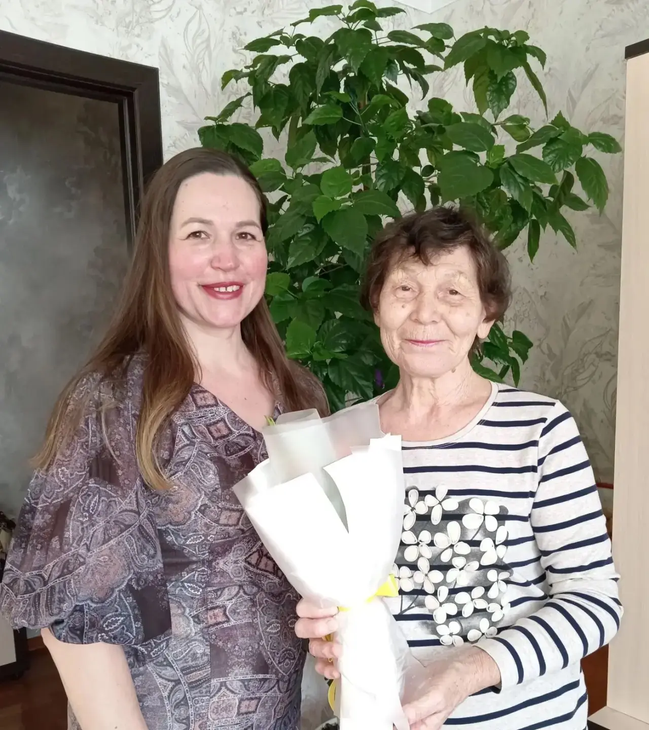 💐Весенний сюрприз.  🔆Председатель профсоюзного комитета Нижнекамской ЦРМБ Лейла Ахметвалеева в празд