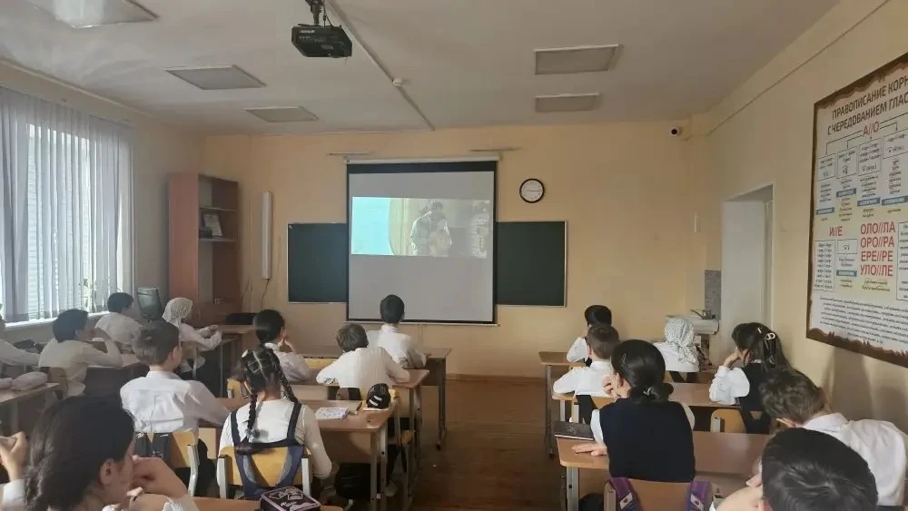 Сегодня наши школьники посмотрели фильм «Каруза» - трогательную семейную драму о мальчике Мите и его