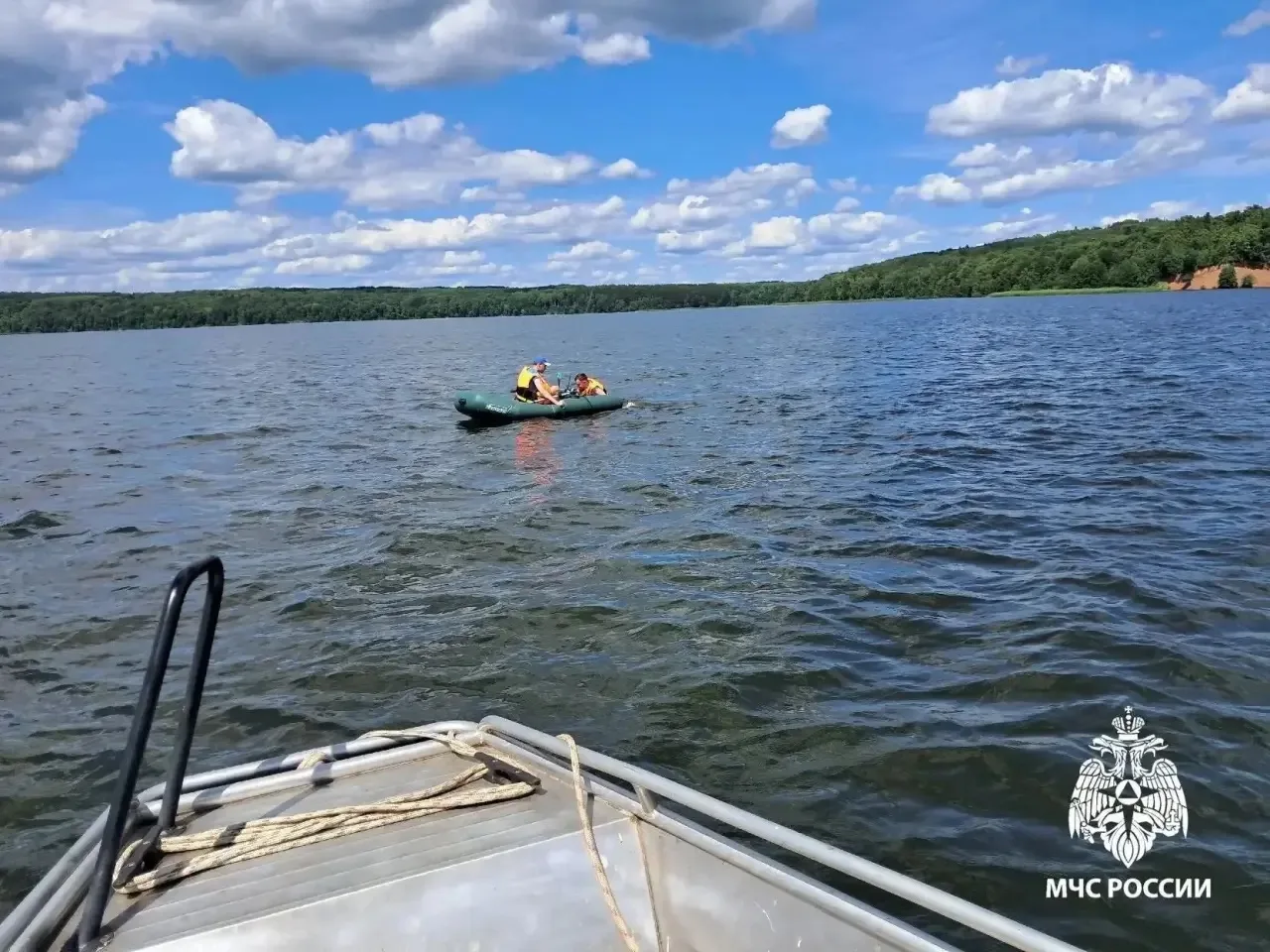 🚤 Лодка с рыбаками начала сдуваться посреди водохранилища в Башкирии