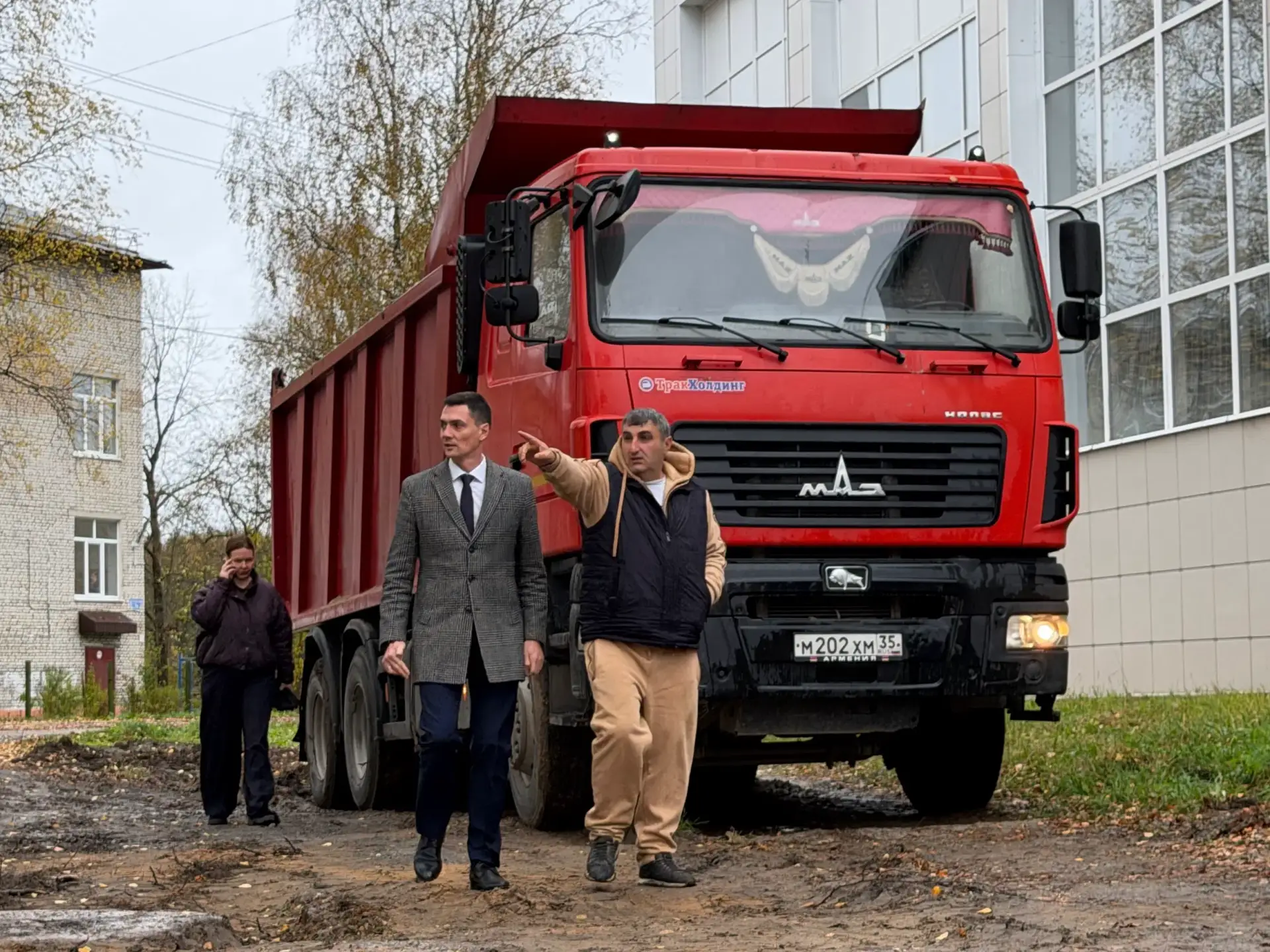 Ещё совсем недавно здесь был пустырь, а сегодня тут кипит работа! 🚜