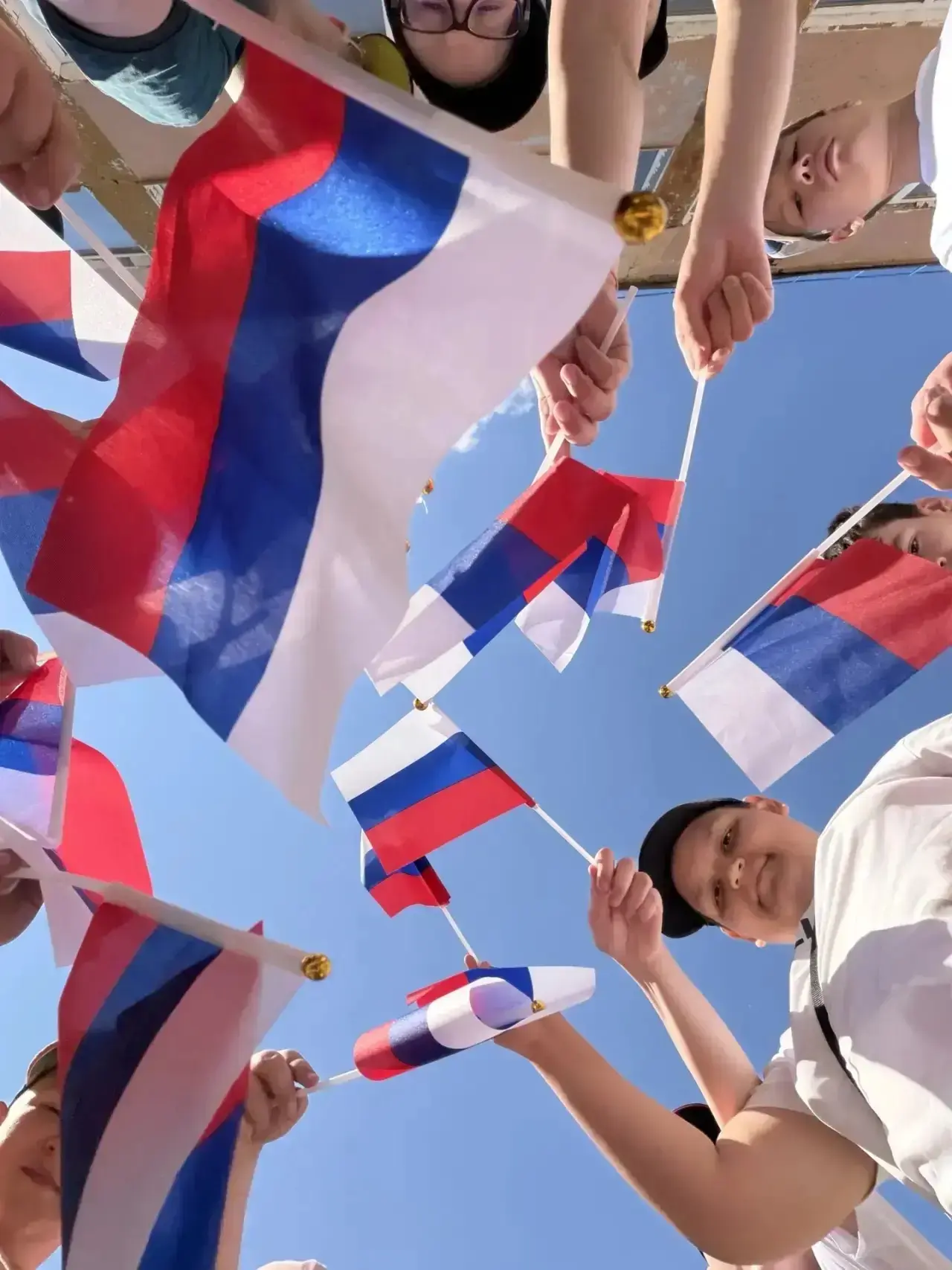 Сегодня, 11 июня, мы празднуем День России! 🎉В нашем лагере прошёл яркий и насыщенный день! 🌟Дети 