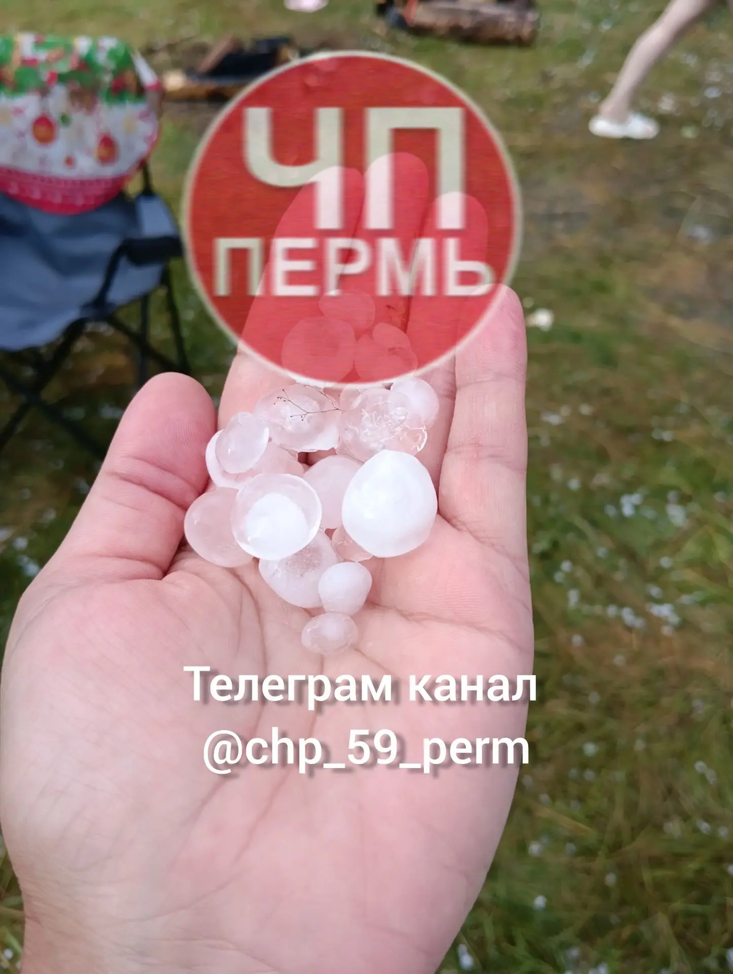 Крупный град в деревне Карасье