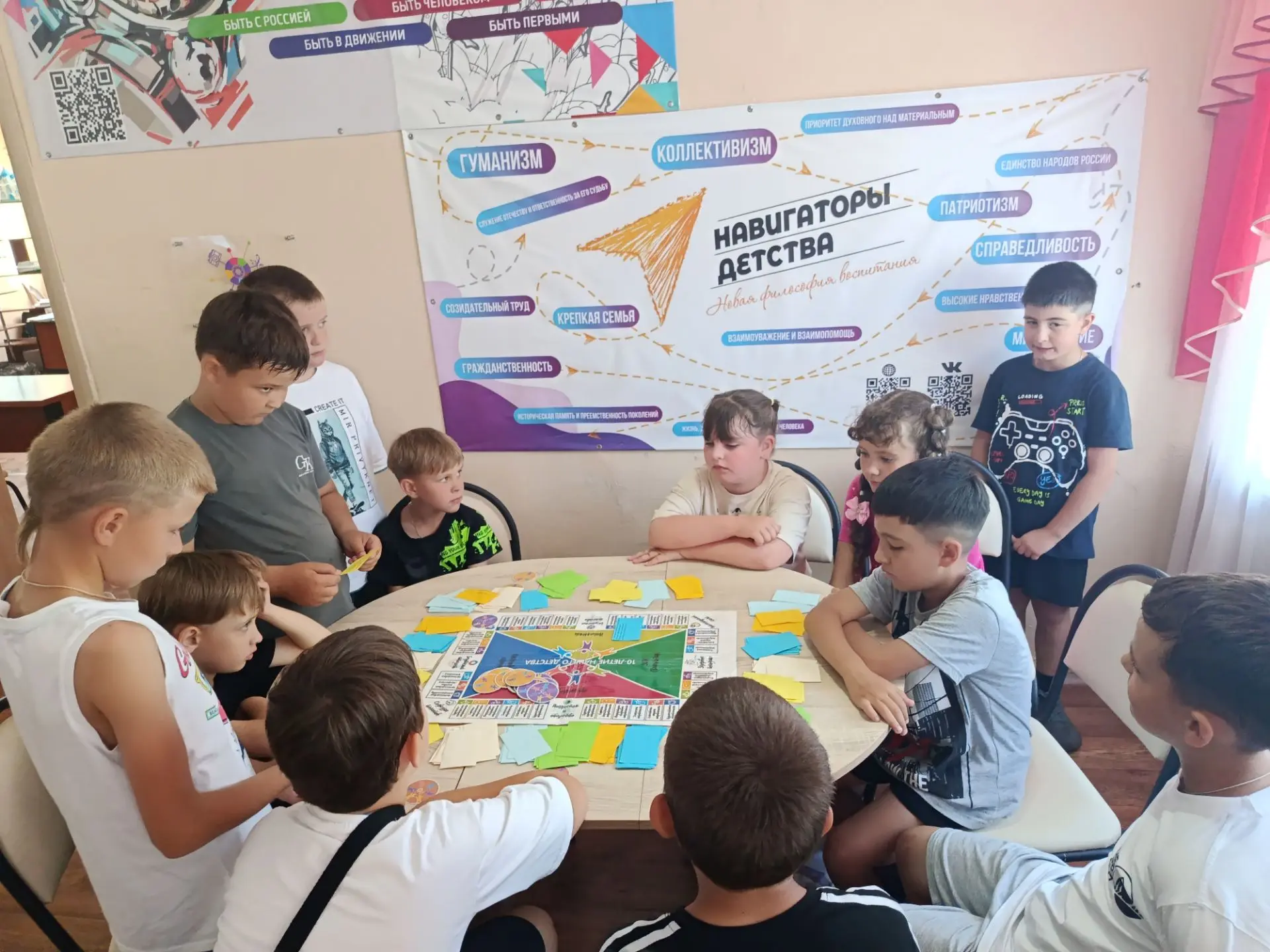 Сегодня утро началось с важного и полезного дела — инструктажа по безопасности на железнодорожном тр