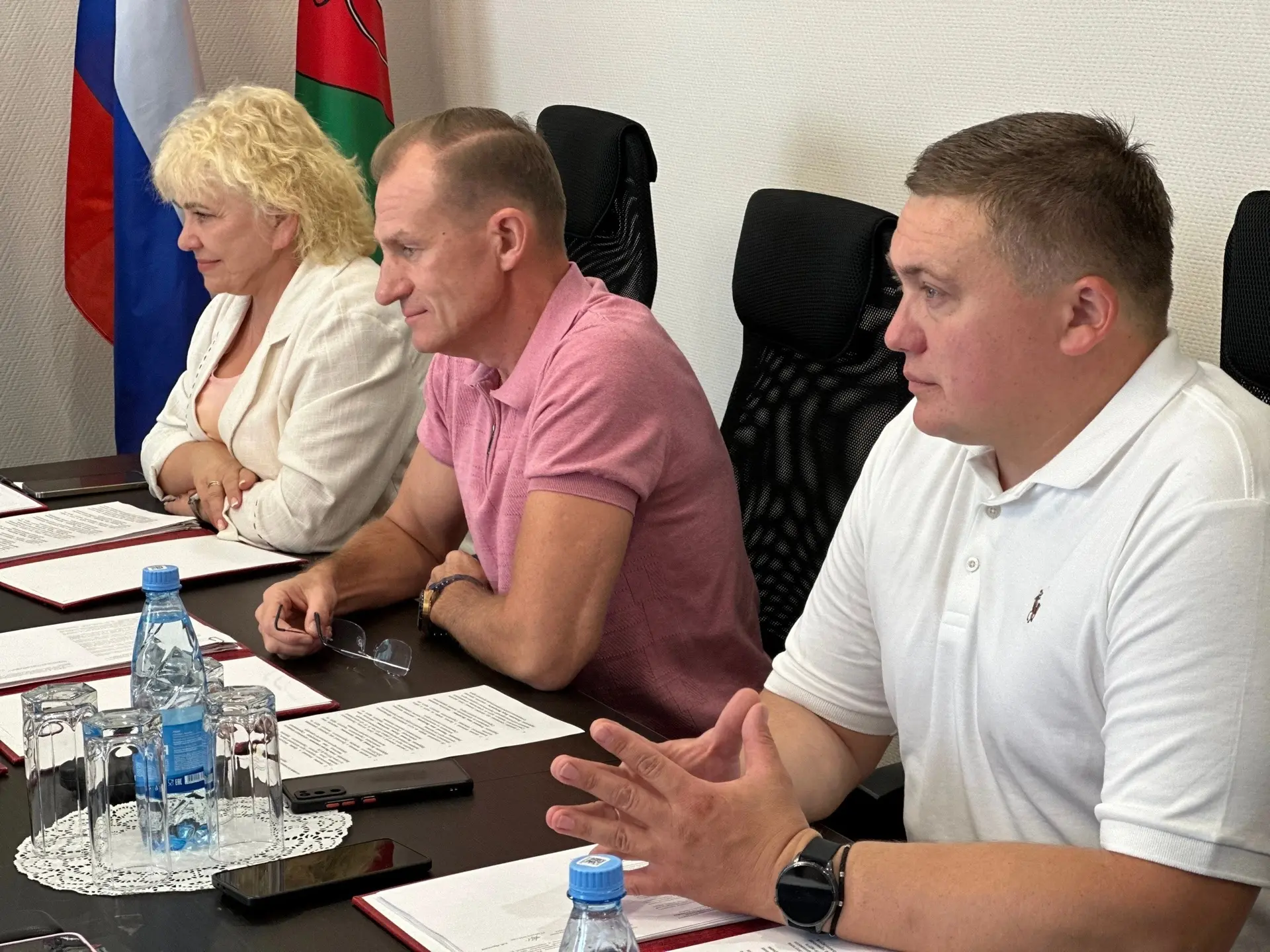 Продолжается подготовка к очередному заседанию Совета депутатов.