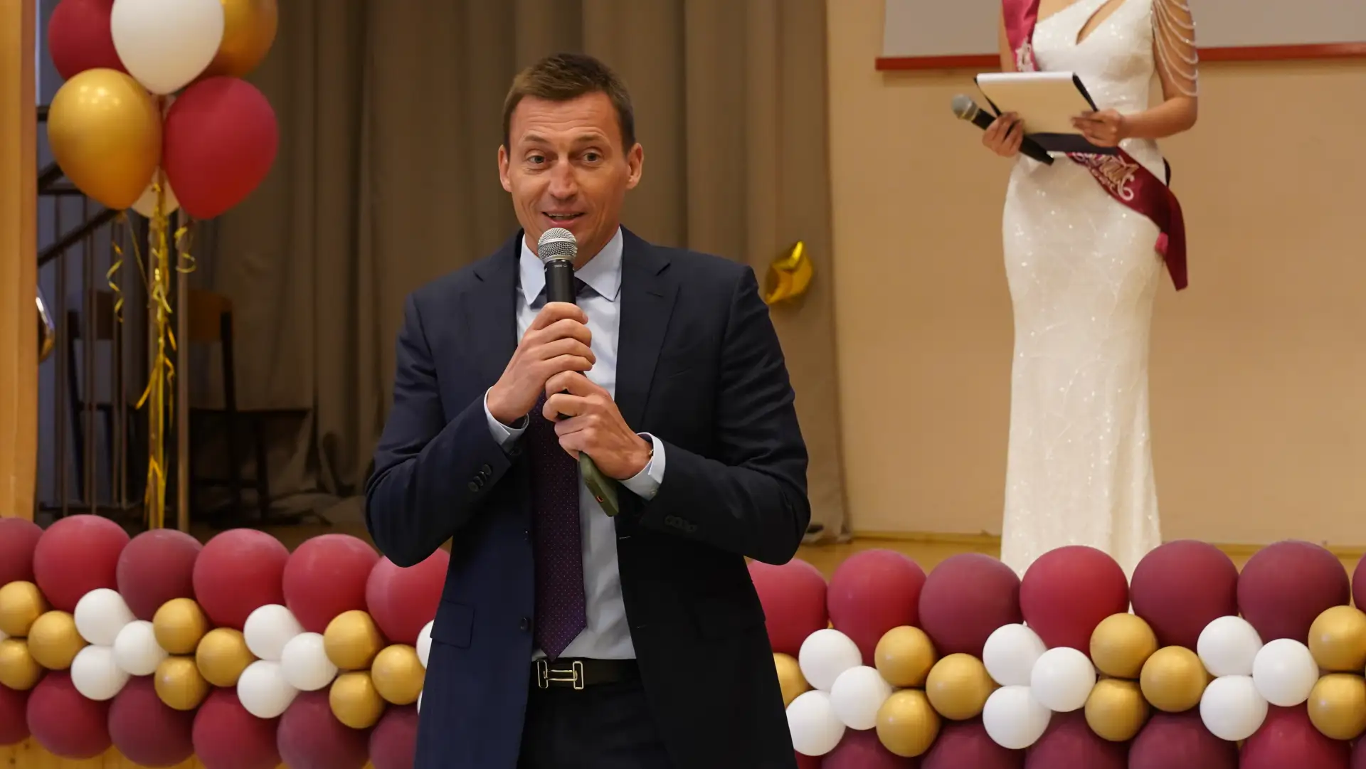 Сегодня почётным гостем на празднике Последнего звонка в Физмат-лицее №5 и Средней школ...