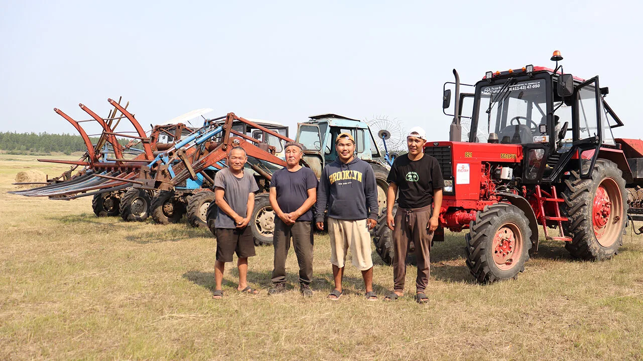 🌾🚜  Морозовтар биэс алаастан 150 туонна оту ылар былааннаахтар