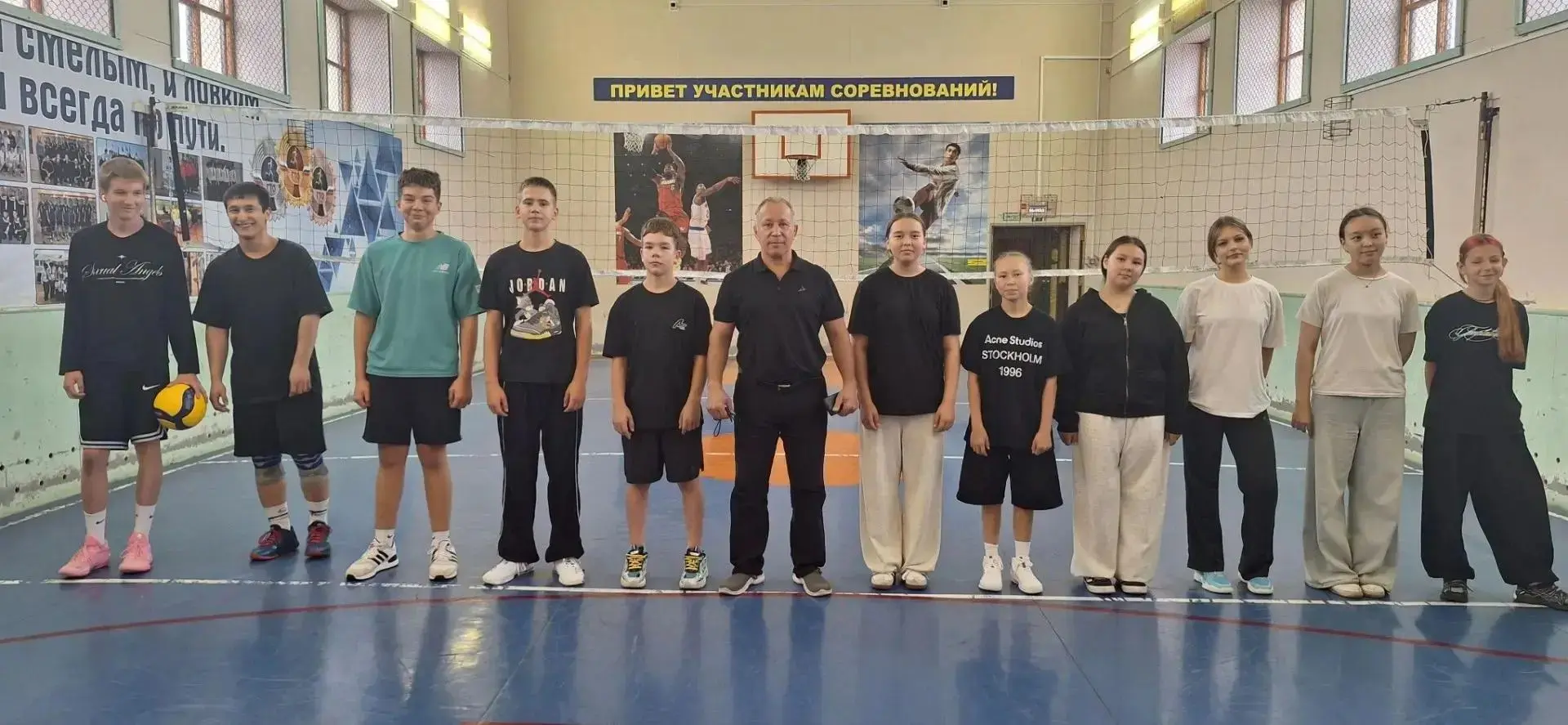 Учебный тайм-аут отменяется! На площадке - сборная «Созвездия»🏐