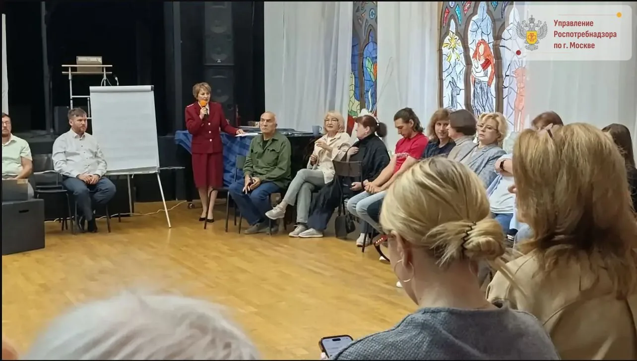 Специалист территориального отдела Управления Роспотребнадзора по г. Москве в ВАО приня...