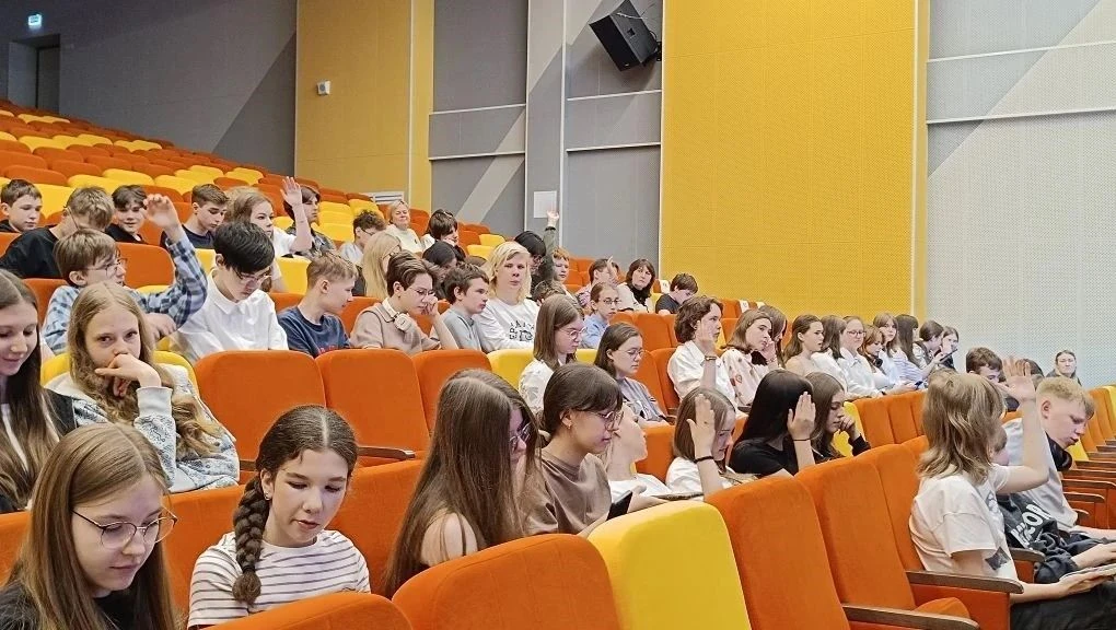 📢✅ Важное нововведение: «Кнопка психолога» теперь в МЭШ!  Дорогие ученики 8-11 классов и родители! С