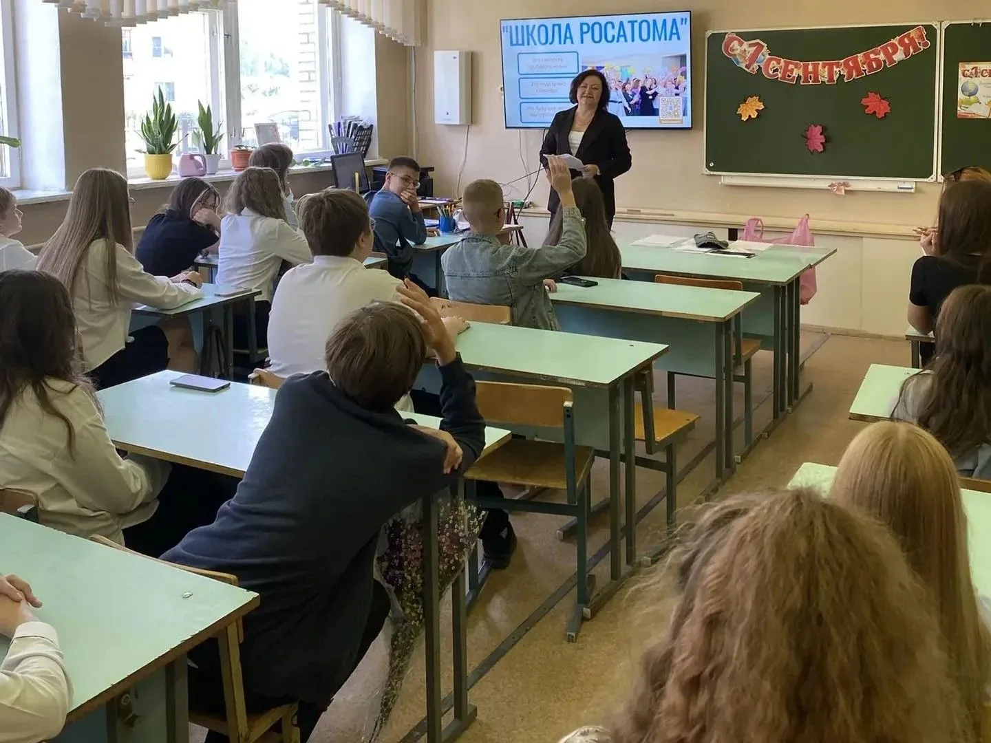 Сегодня в нашей школе прошли классные часы под девизом «Школа Росатома — вместе к новым...