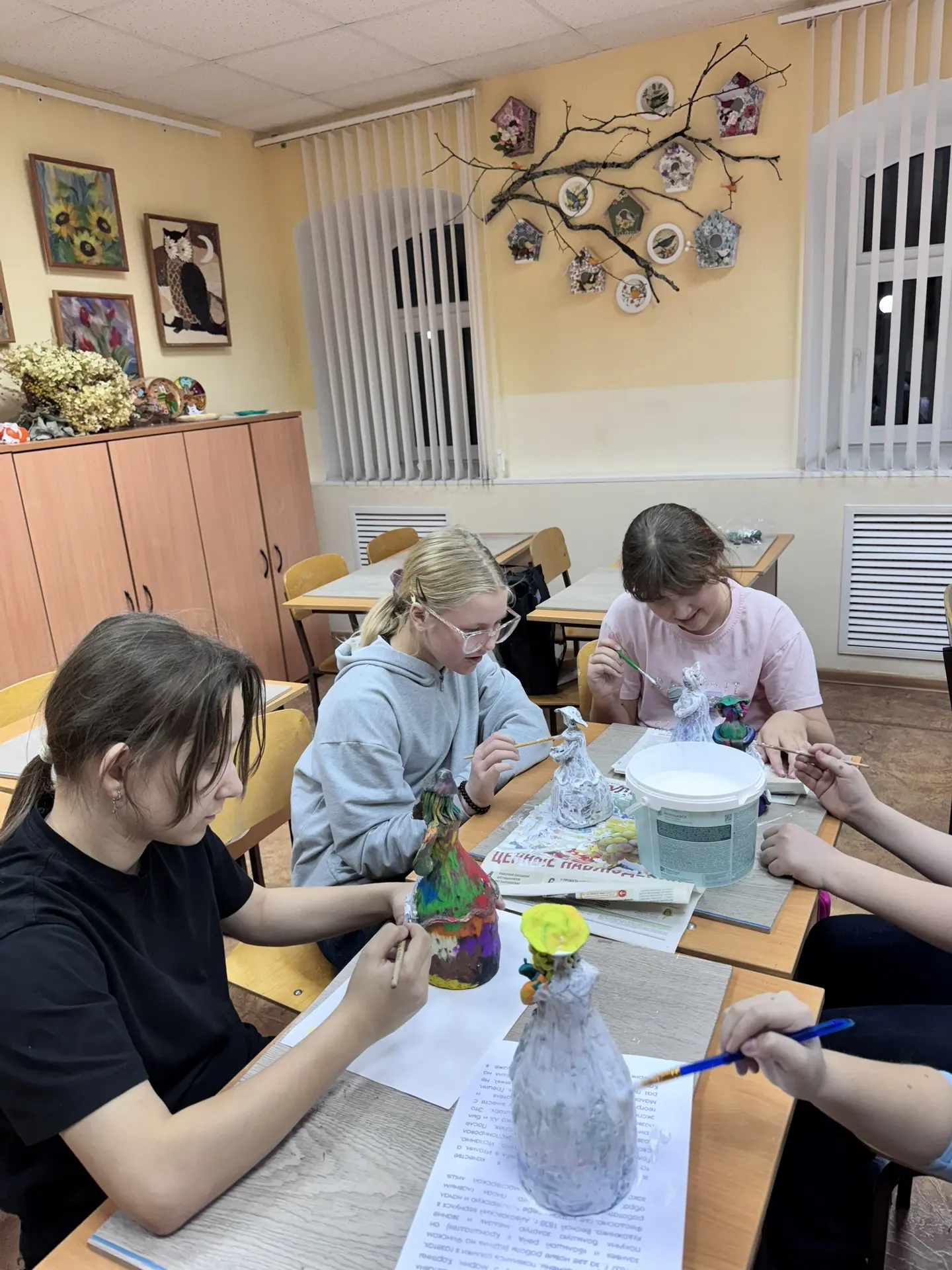 🎨✨ Уроки декоративно-прикладной композиции в 5-х классах подарили ребятам удивительное знакомство с
