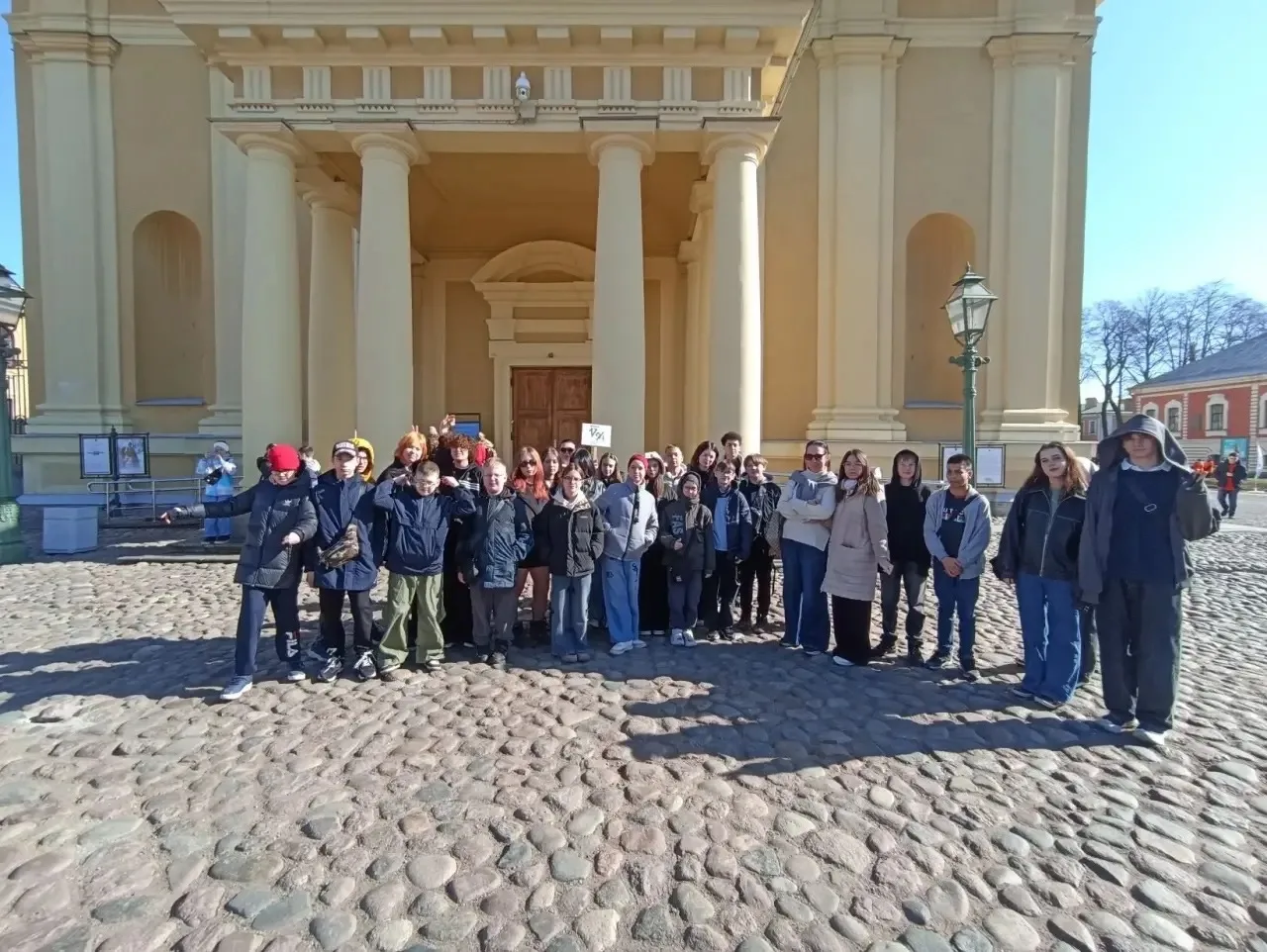 Поездка в Санкт-Петербург  В нашу рубрику пишет советник директора по воспитанию Евгения Юрьевна Сок