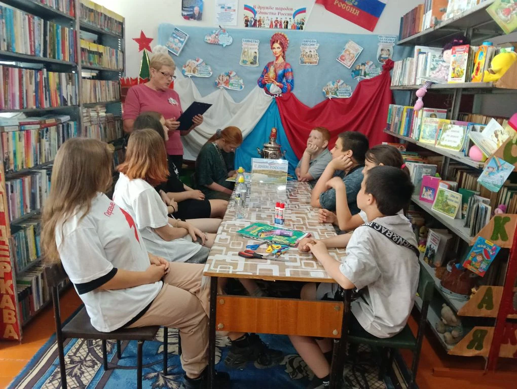 Летний пришкольный лагерь в гостях у культуры! 🇷🇺

Сегодняшний день в нашем летнем пришкольном лаг