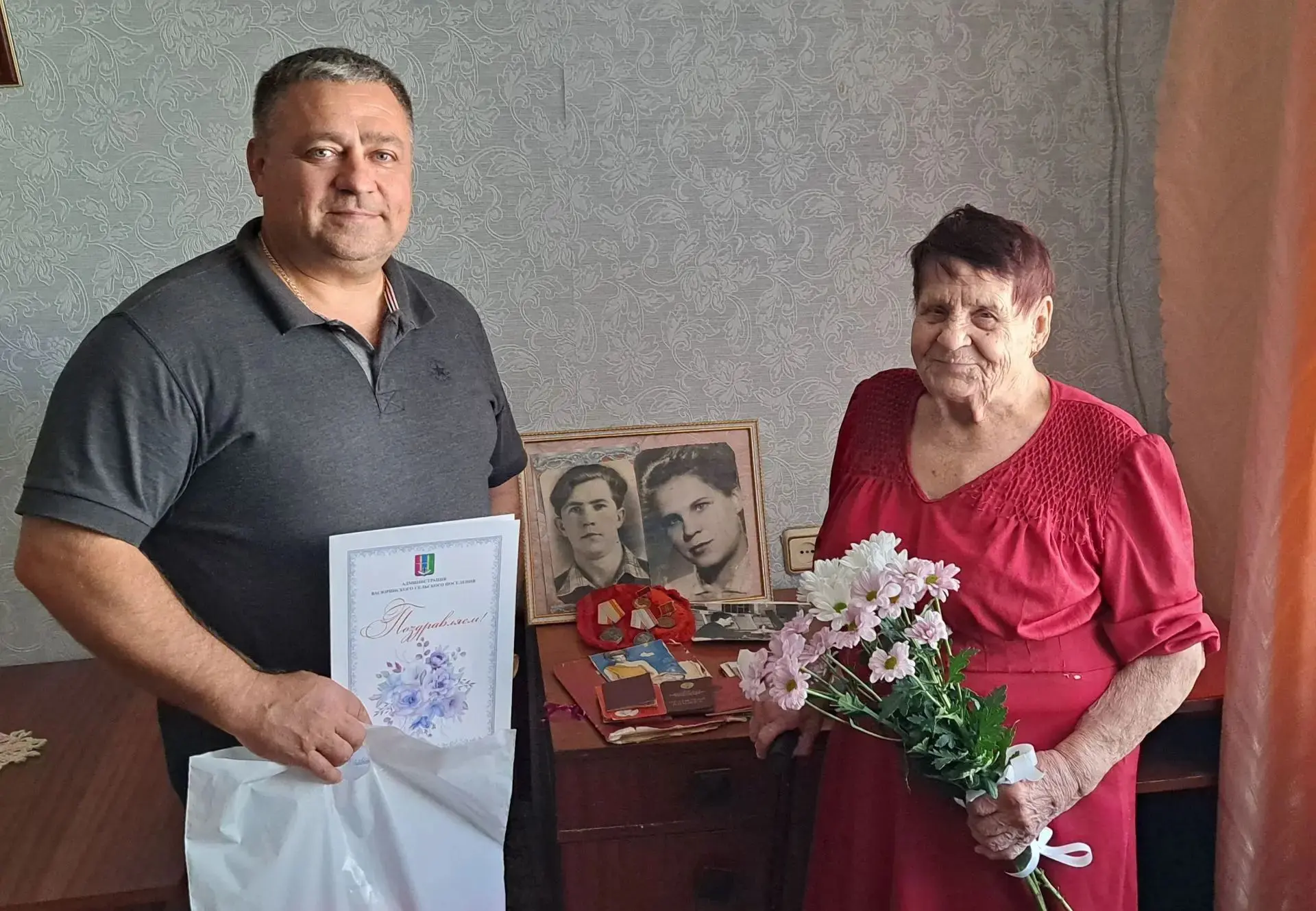 Глава Васюринского сельского поселения Сергей Иванович Бутенко лично поздравил с 90-лет...
