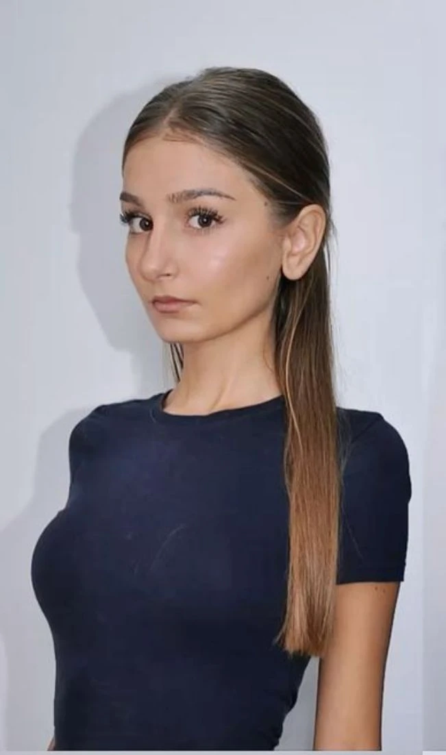 👧 Полина, 18