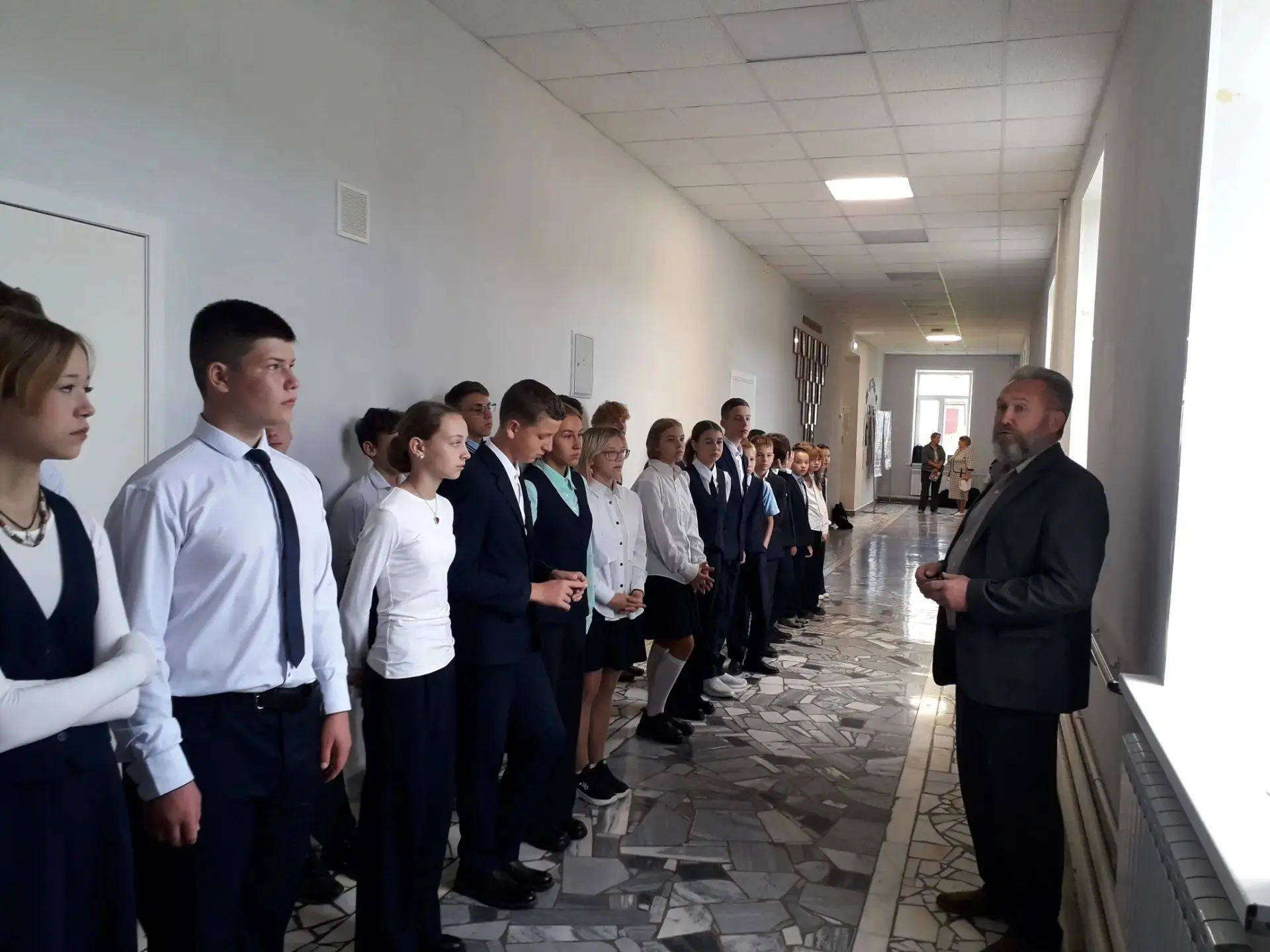 Сегодня в МБОУ "Шеланговская СОШ" прошла памятная линейка, посвящённая трагическим собы...