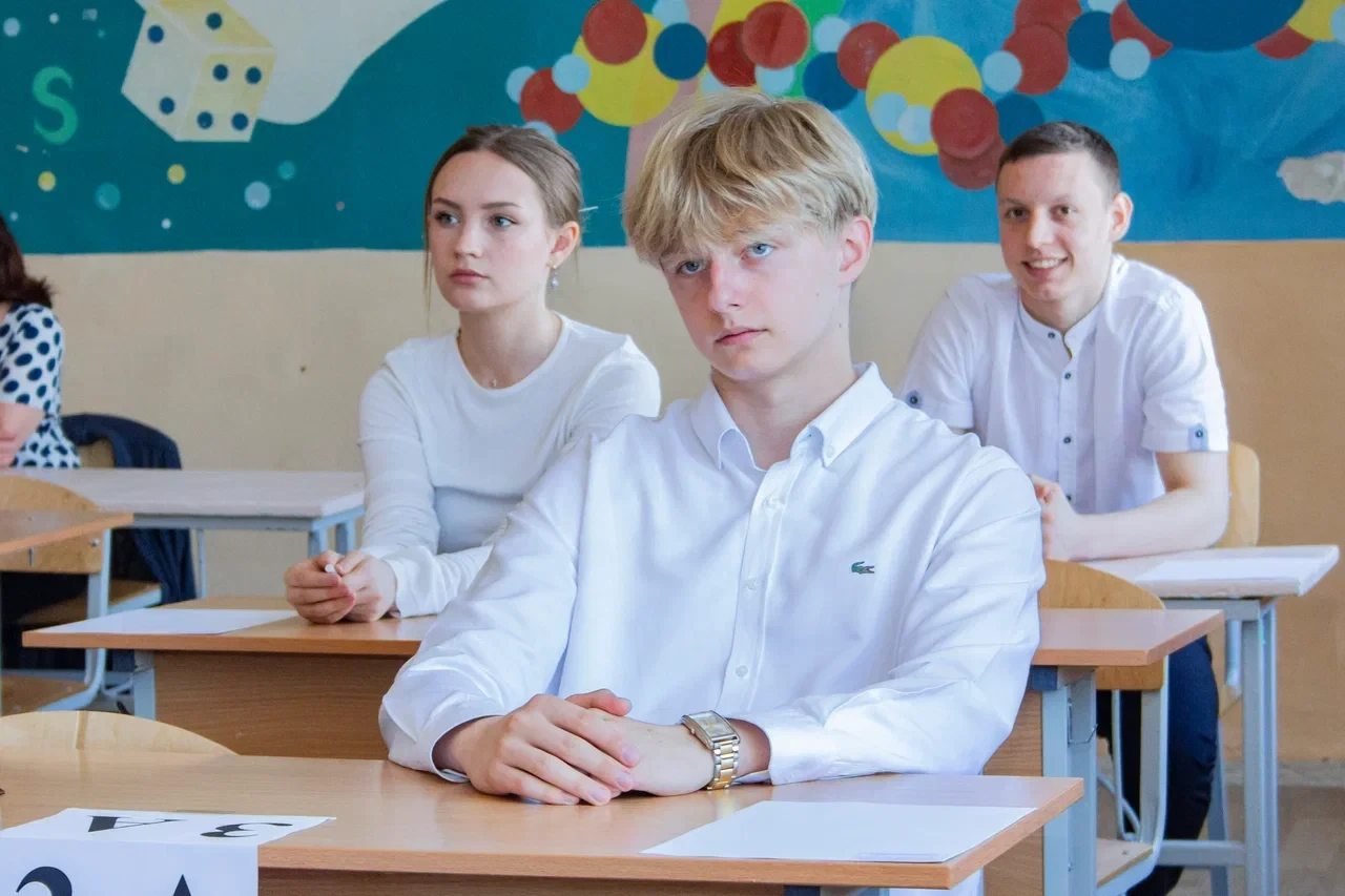 🎓ЕГЭ в ЛНР — на финишной прямой!

Завершается основной период ЕГЭ для выпускников 2026 года. Послед