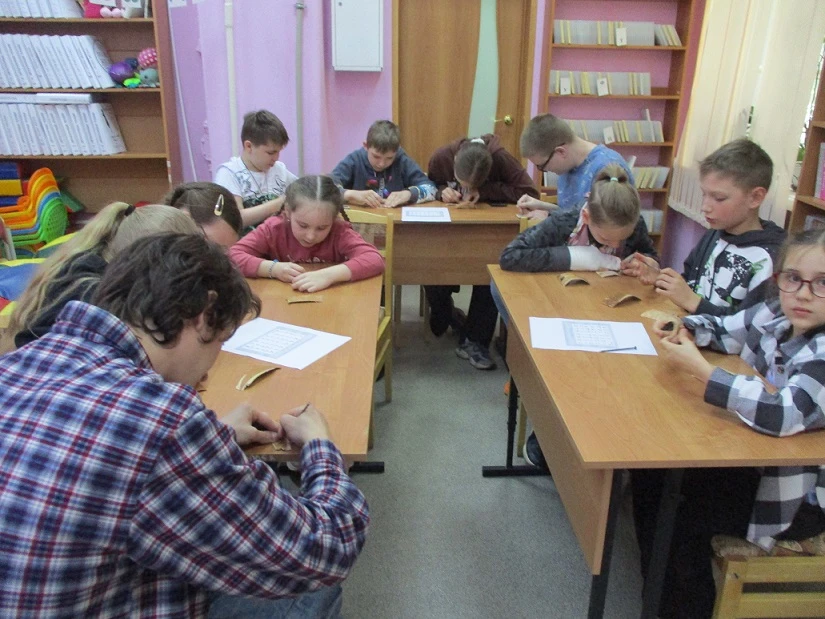 Участниками познавательного часа «Послание на бересте», состоявшегося в библиотеке 1 ию...