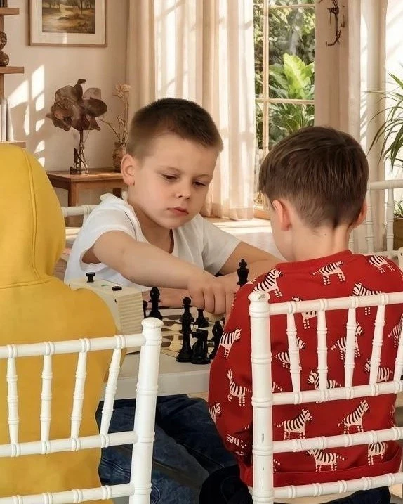 Наши звездочки ⭐️  👍 Ученик 1 «М» класса Степан уже несколько лет занимается шахматами. Мальчик увер