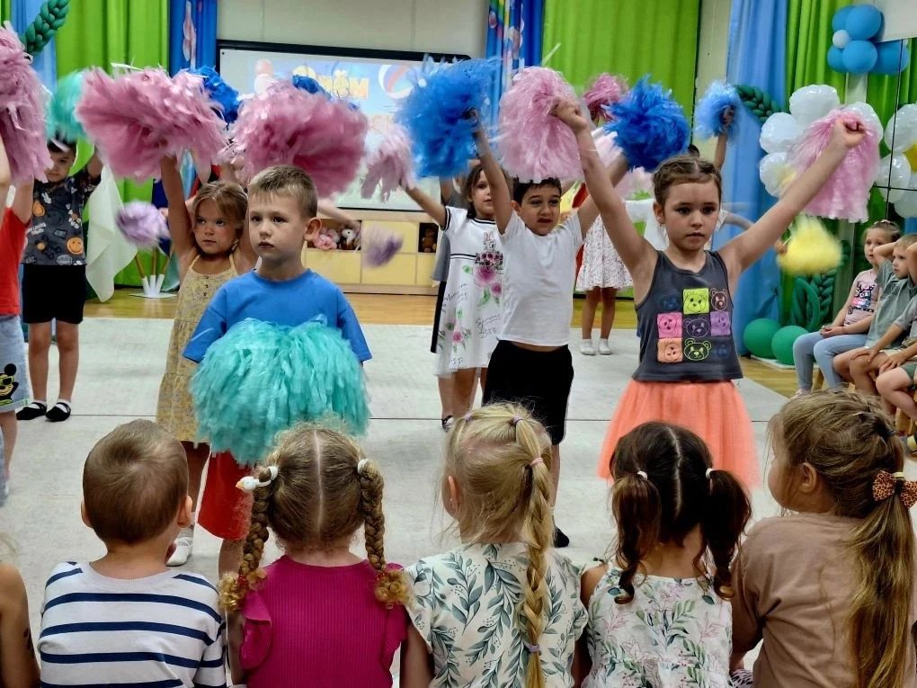 🇷🇺Гордимся прошлым, строим будущее! 🇷🇺

12 июня мы отмечаем День России — праздник, который симв