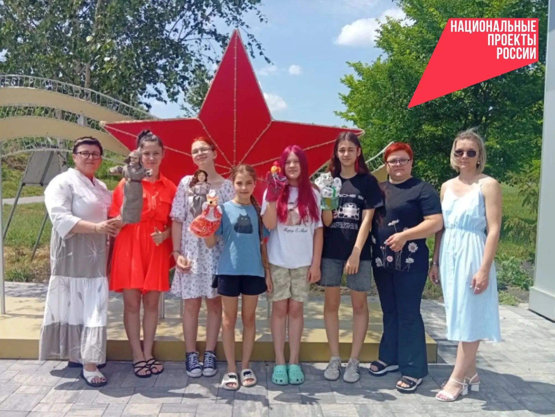 Семейный творческий мастер-класс «Ожившие куклы» прошёл в Парке Победителей п. Волоконовка, который 