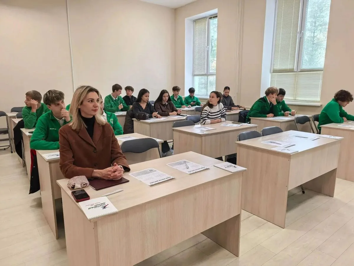 Елена Казачкова зачитала вопросы участникам Спортивного диктанта