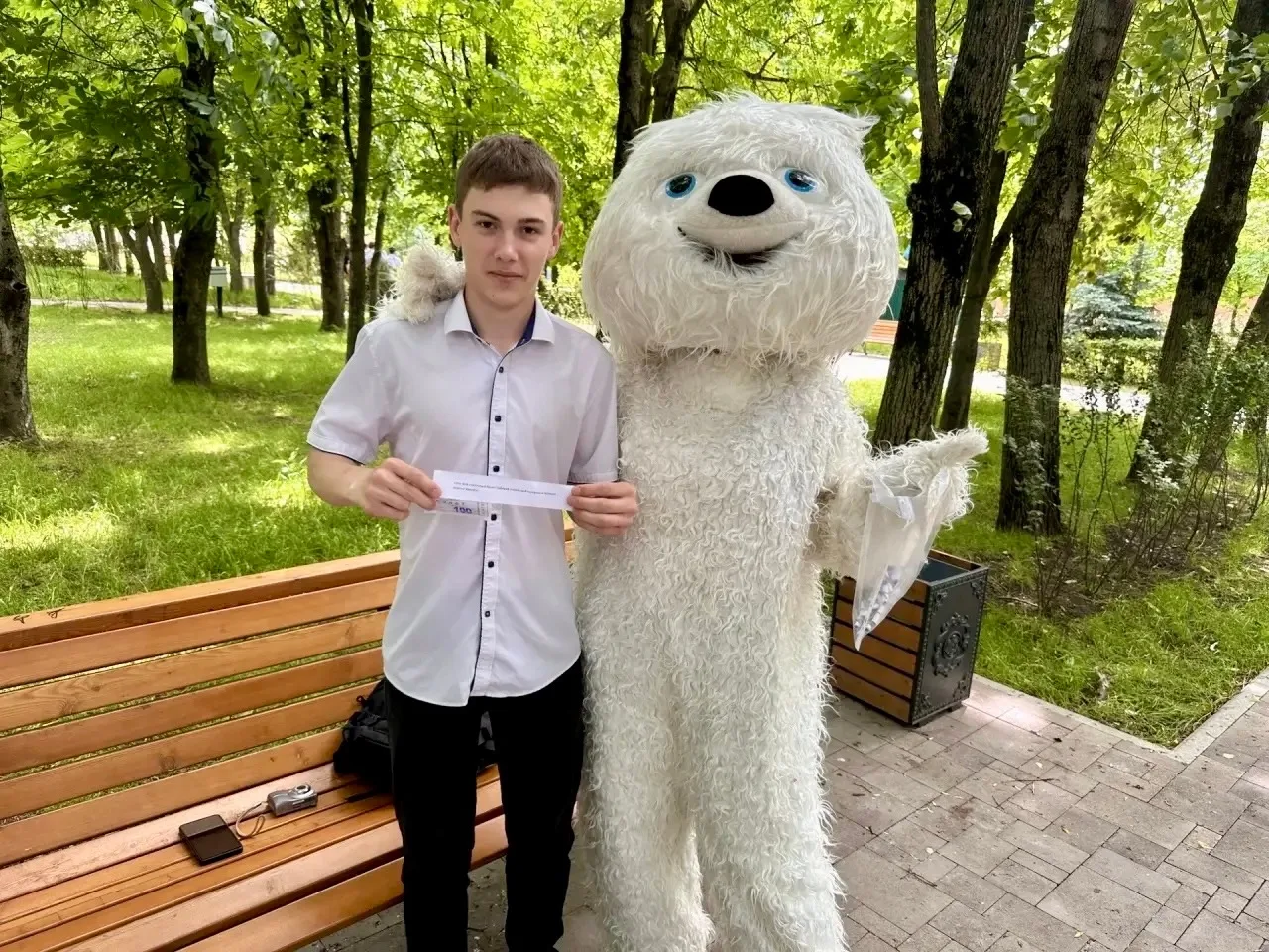 Счастливый билет  В парке имени 30-летия Победы состоялась захватывающая лотерея среди выпускников. 