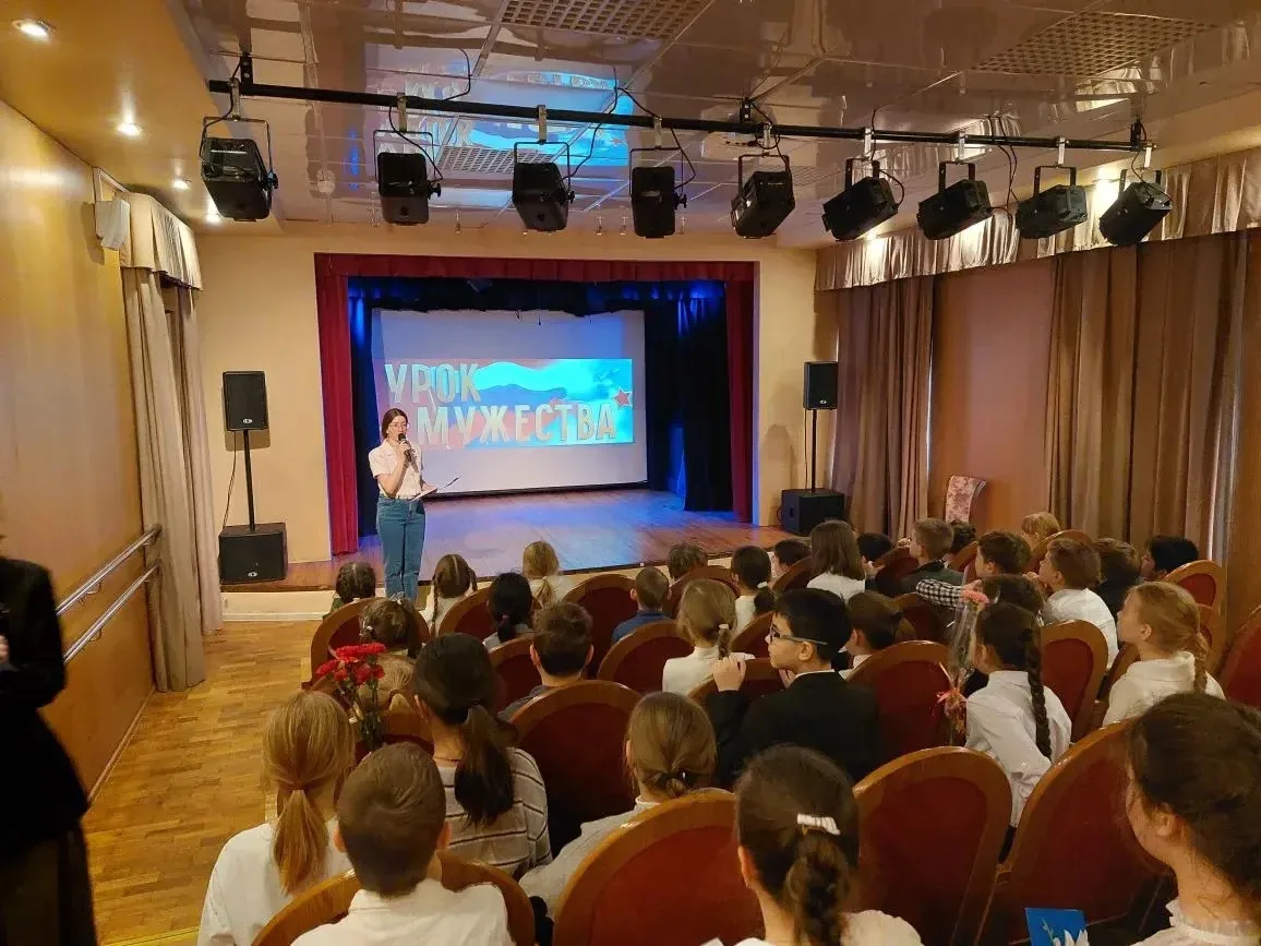 🇷🇺Важная встреча  🇷🇺В ДК «Рыбацкий» состоялась очень теплая встреча обучающихся 2 «А» и 3 «В» классо