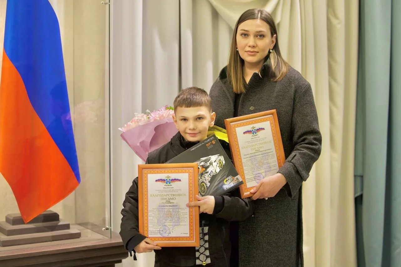 Настоящий герой живет в Ростовской области! 🎖 10-летний школьник Лев Легков из Донецка не побоялся д