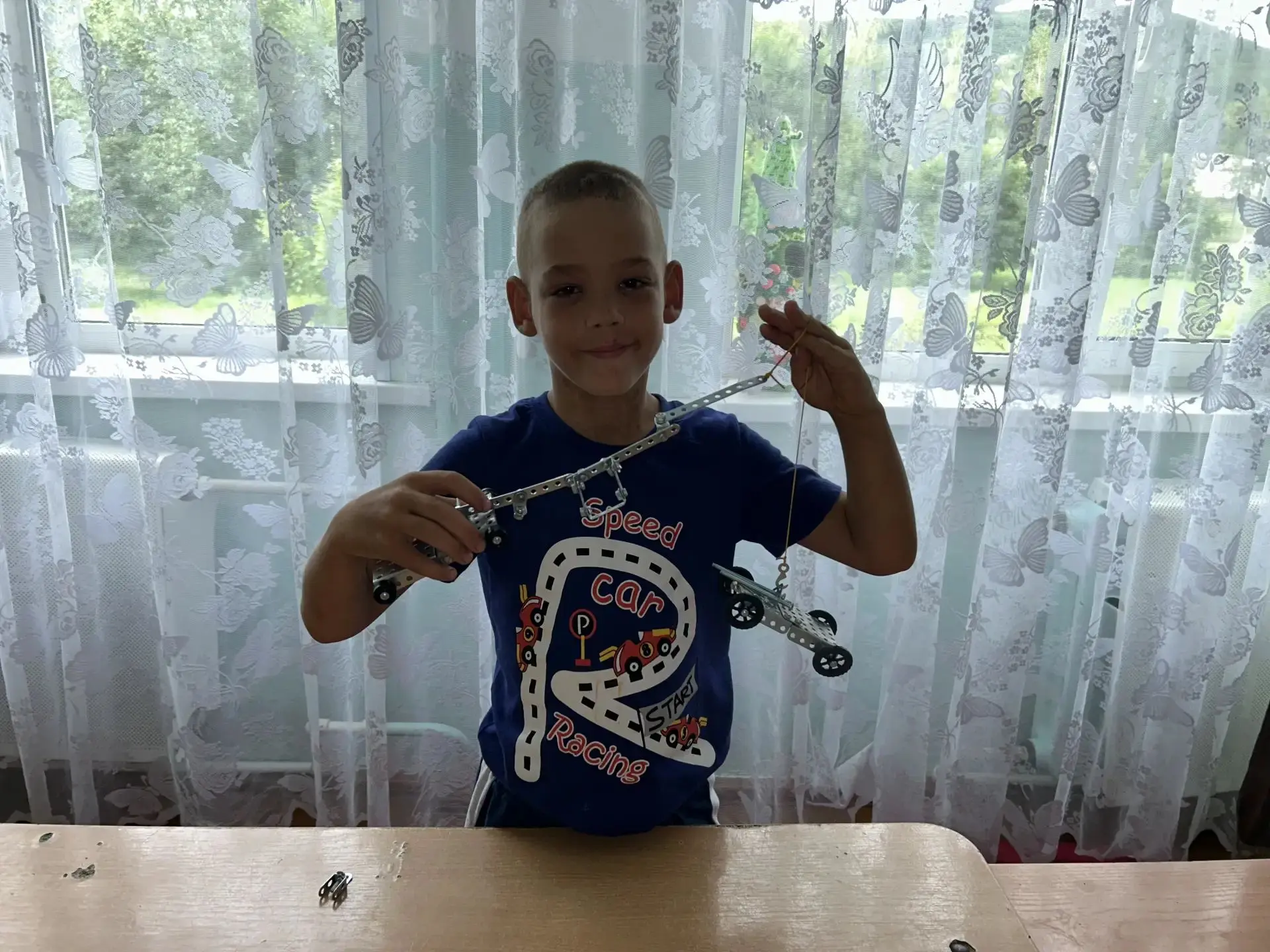 🤩 Настоящий мастер‑класс от юного инженера‑машиностроителя! 🤩
Вы только посмотрите, какое чудо он 