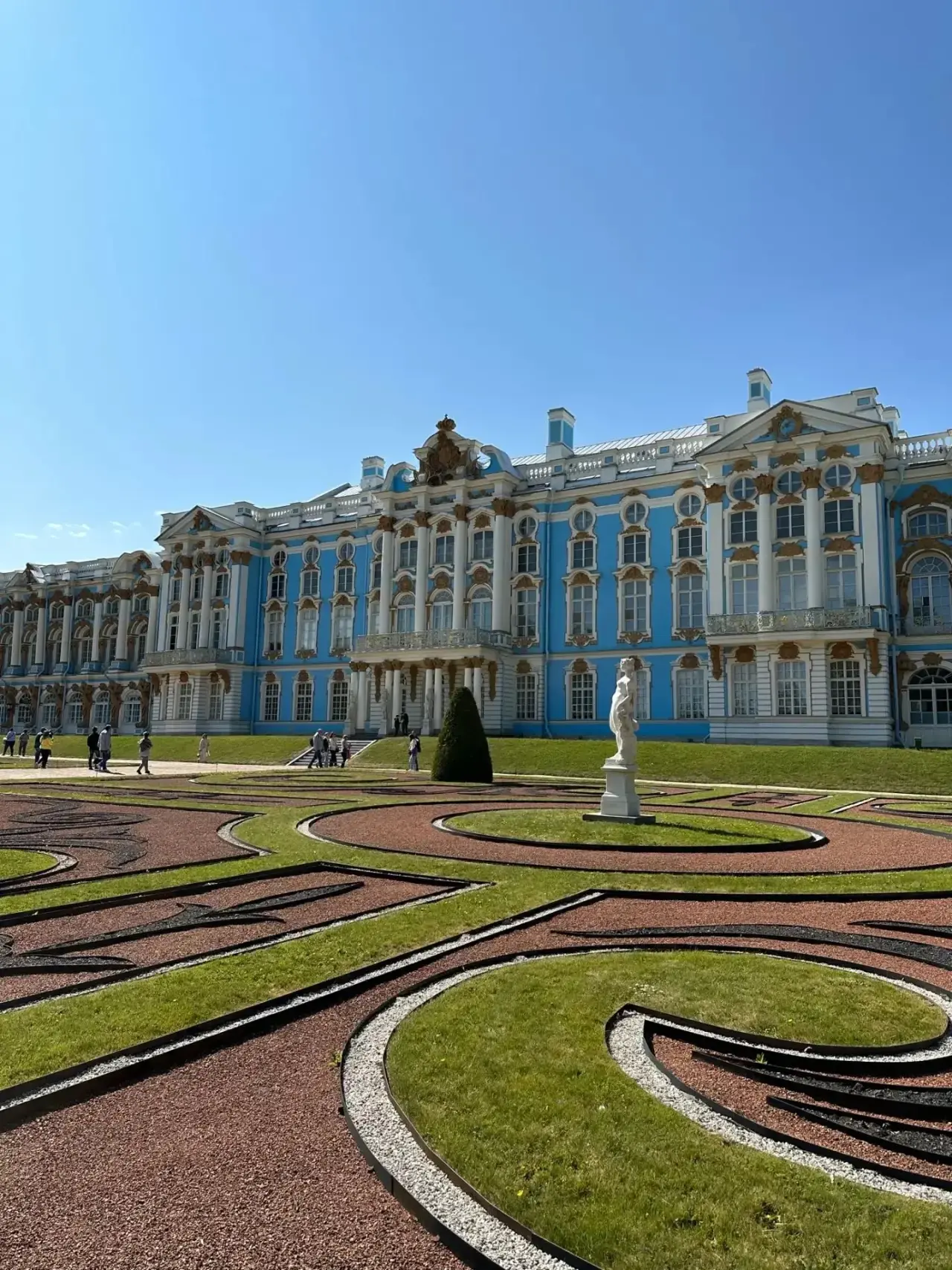 🇷🇺 Санкт-Петербург 

✨ Три способа увидеть Санкт-Петербург этим летом
⠀
🍀 Санкт-Петербург — город