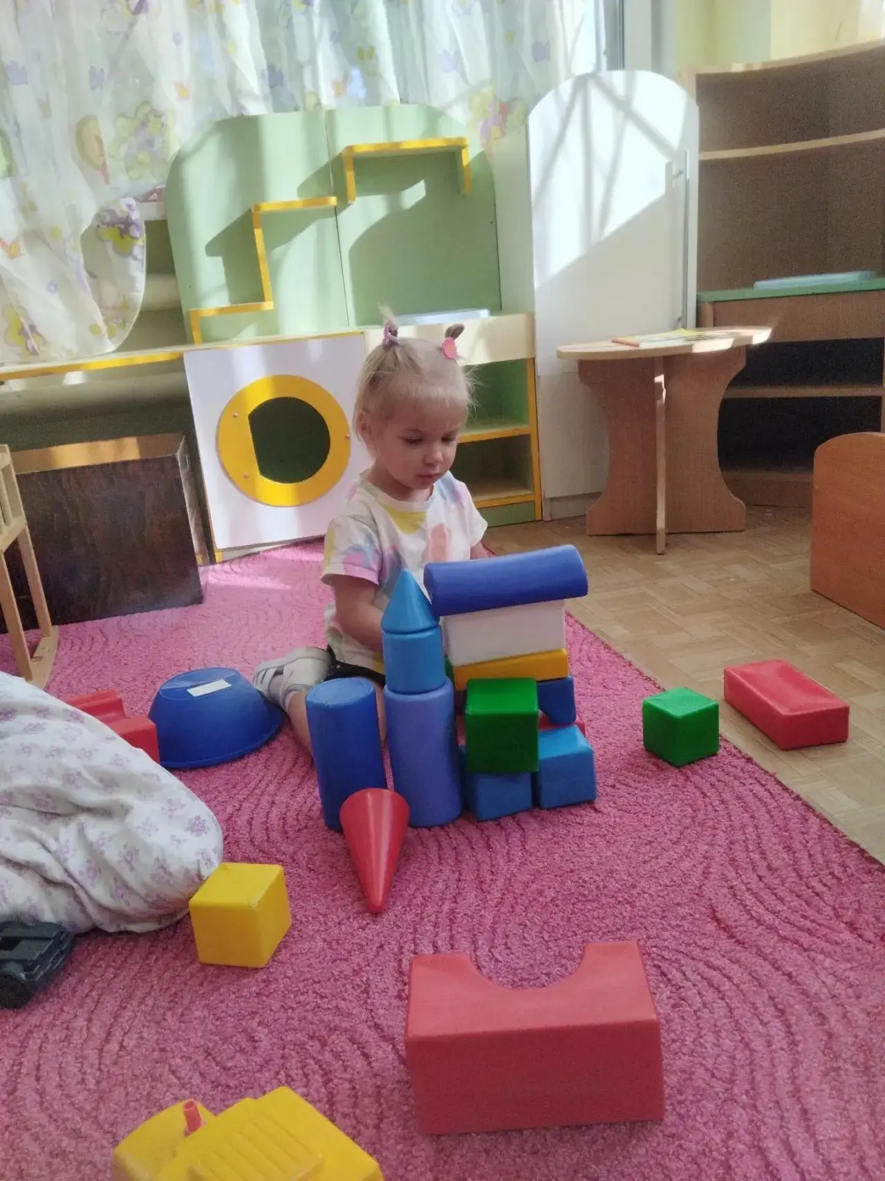 Адаптация в яслях  — это сложный, но абсолютно естественный процесс пошагового привыкан...