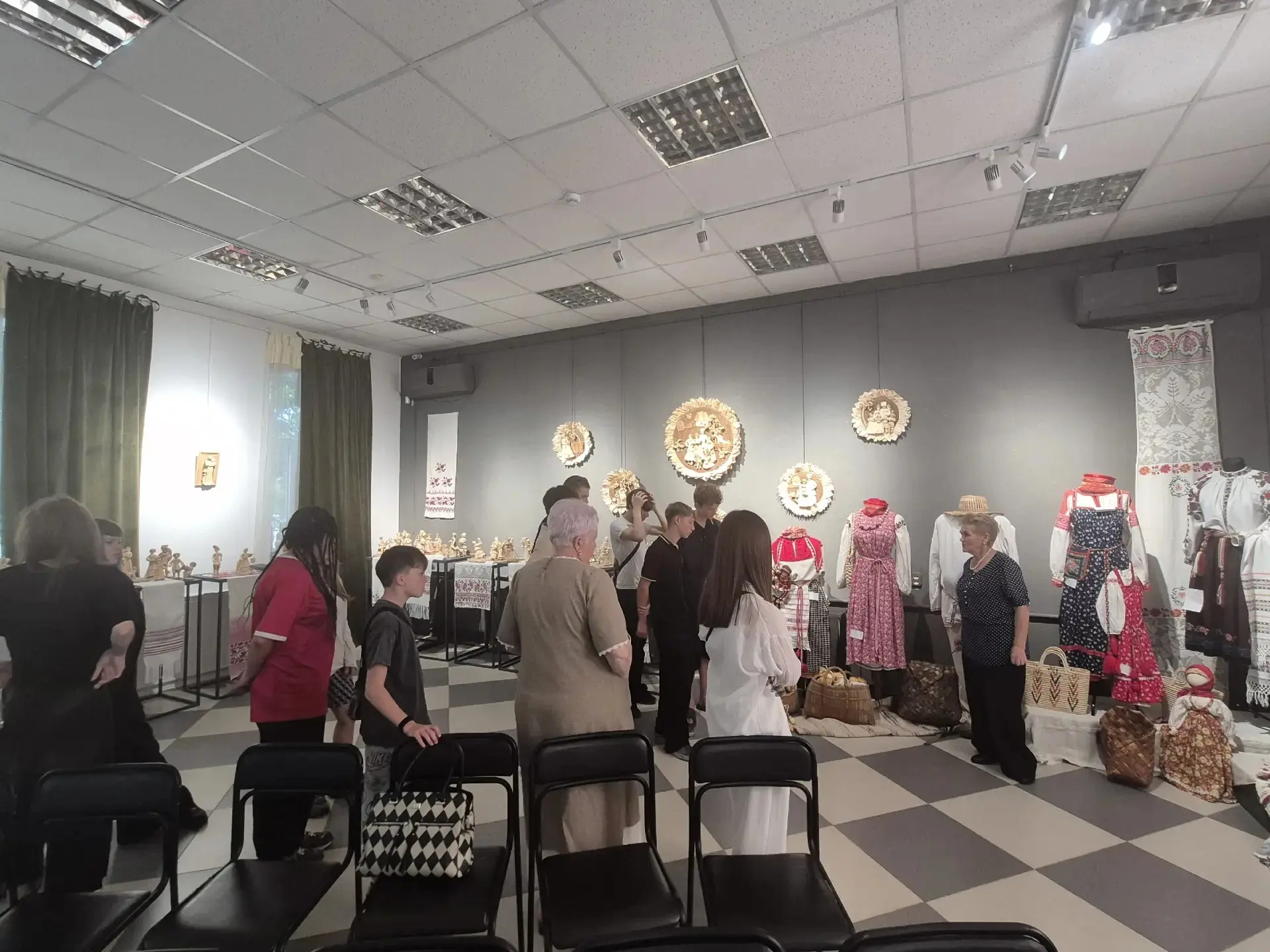 В рамках Единой недели Дня молодежи управлением по делам молодежи совместно с МКУК выст...