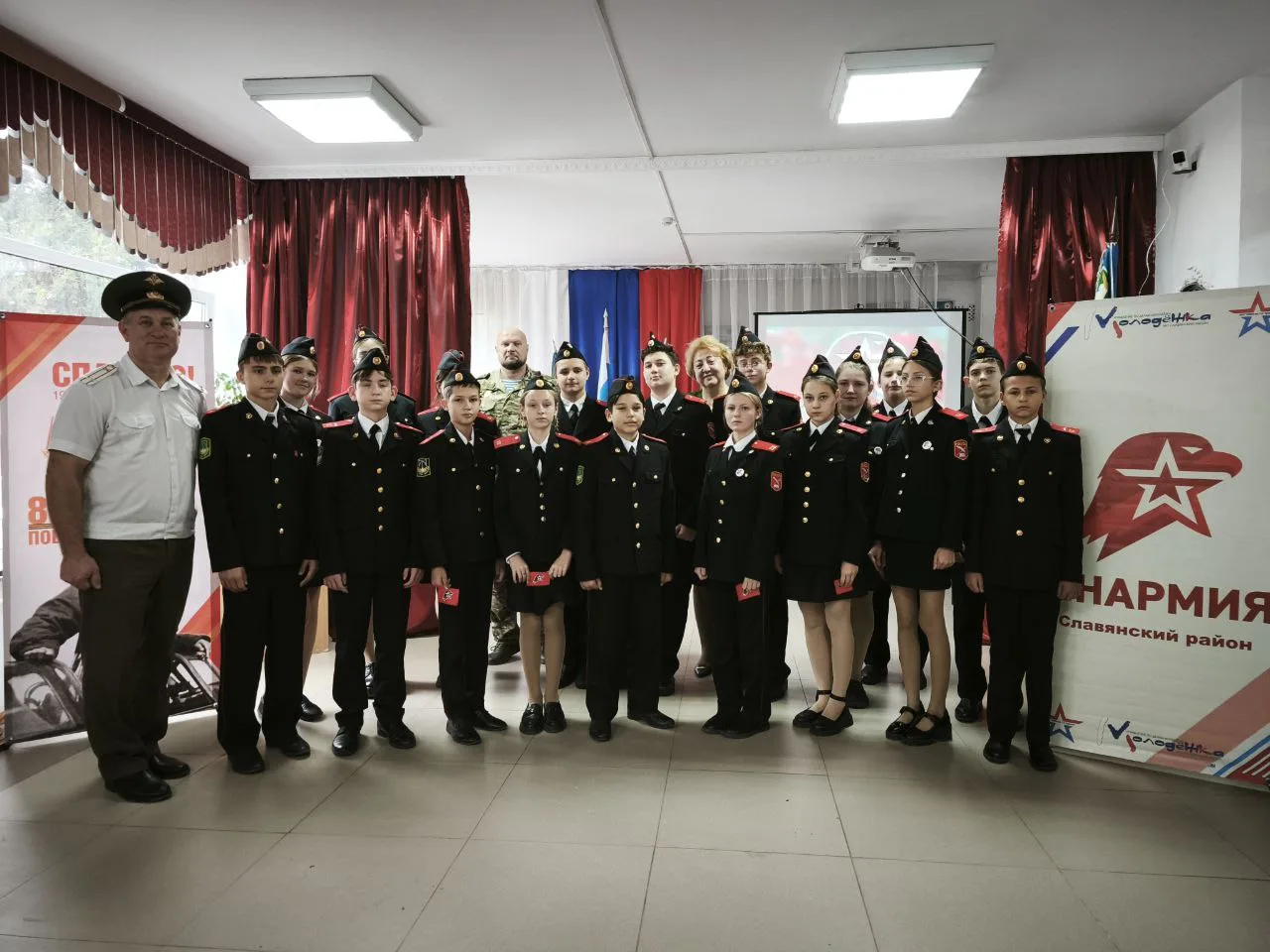 Иногда всего один школьный день может вместить в себя целую палитру чувств и оставить след в сердце.