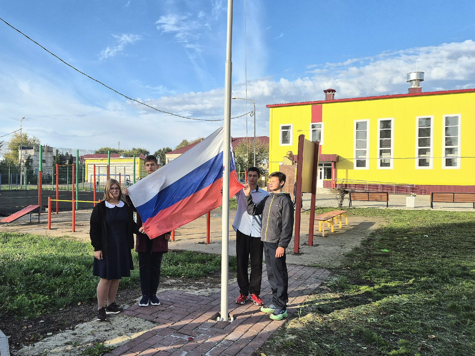 🇷🇺ЦЕРЕМОНИЯ ПОДНЯТИЯ ГОСУДАРСТВЕННОГО ФЛАГА🇷🇺