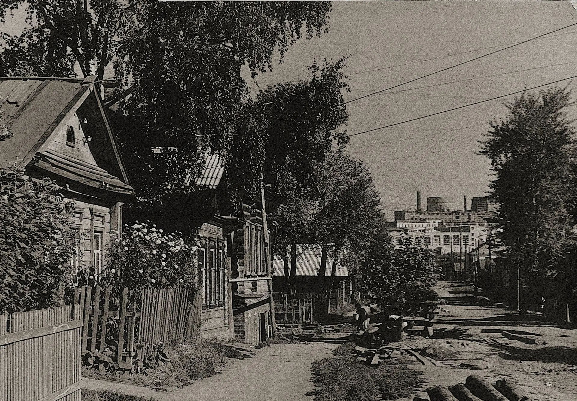 Вид ул. Володарского между ул. Советской и ул. Профсоюзной на север. 1950-е гг. Автор фото - Б.К. Лы