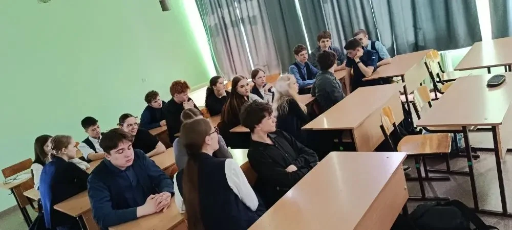 🔥 Герои живут рядом: «Факел» зажигает интерес к истории!  В школе прошло по-настоящему важное и инте
