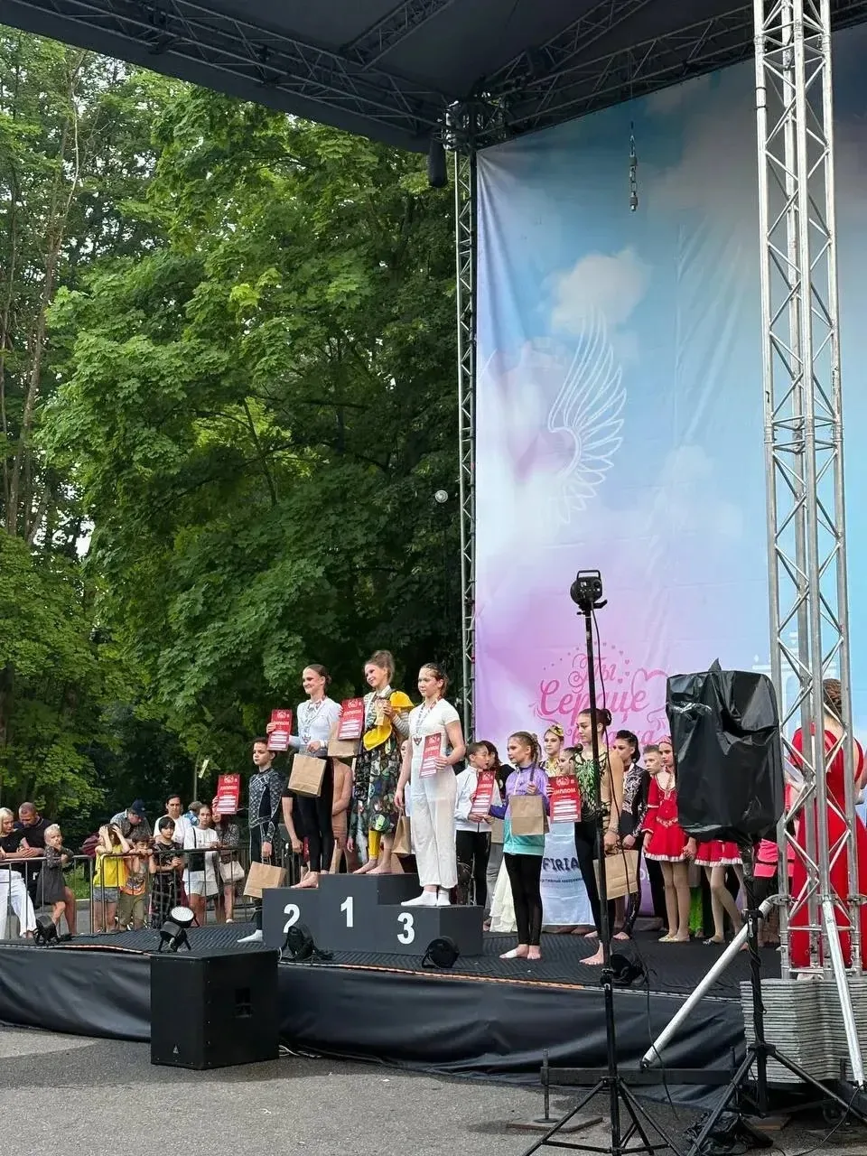 ✨НАШИ ЗВЕЗДЫ

🎉 В День России на ВДНХ состоялось яркое событие — фестиваль воздушной гимнастики «Ты