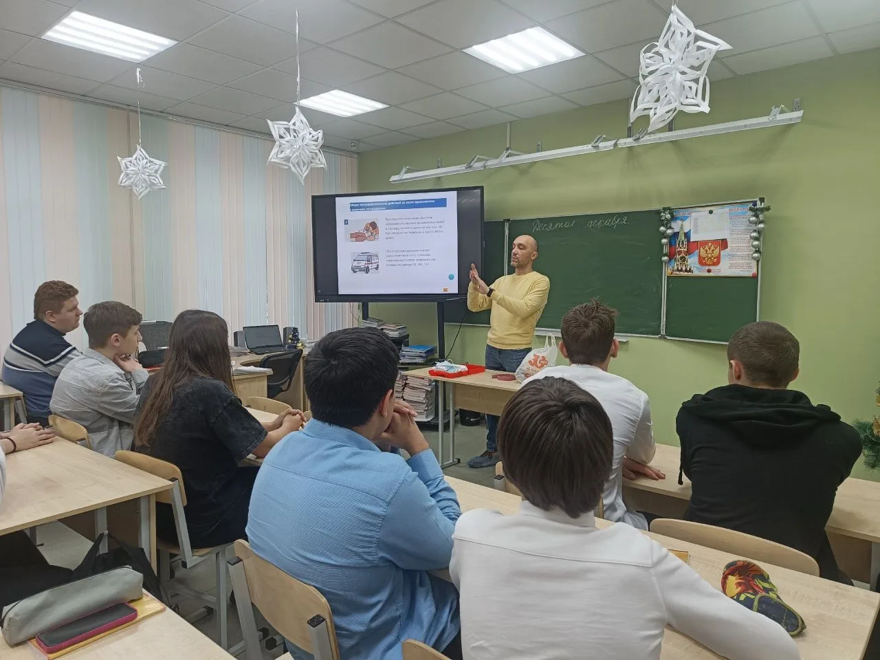 ‼️Сегодня учащиеся 10А класса прослушали лекцию по оказанию первой помощи🚑 и смогли на практике попр