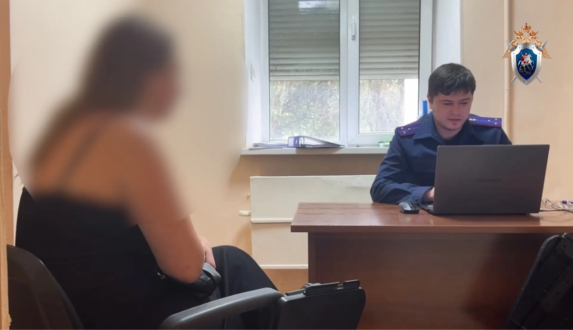 В Челябинске возбуждено уголовное дело в отношении женщины, применившей насилие к сотру...