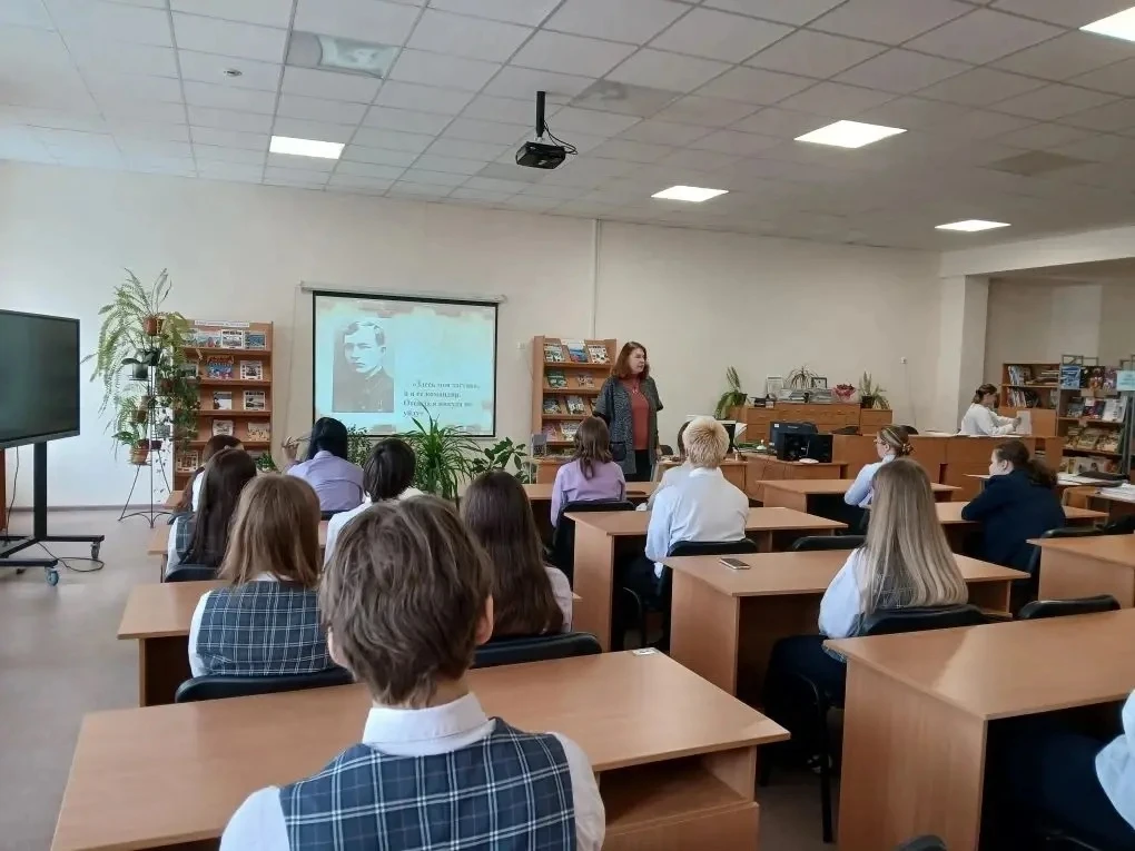 🎖️ Память о подвиге: Андрей Митрофанович Кижеватов — герой Брестской крепости.  В 10"Б" и 9"В" класс