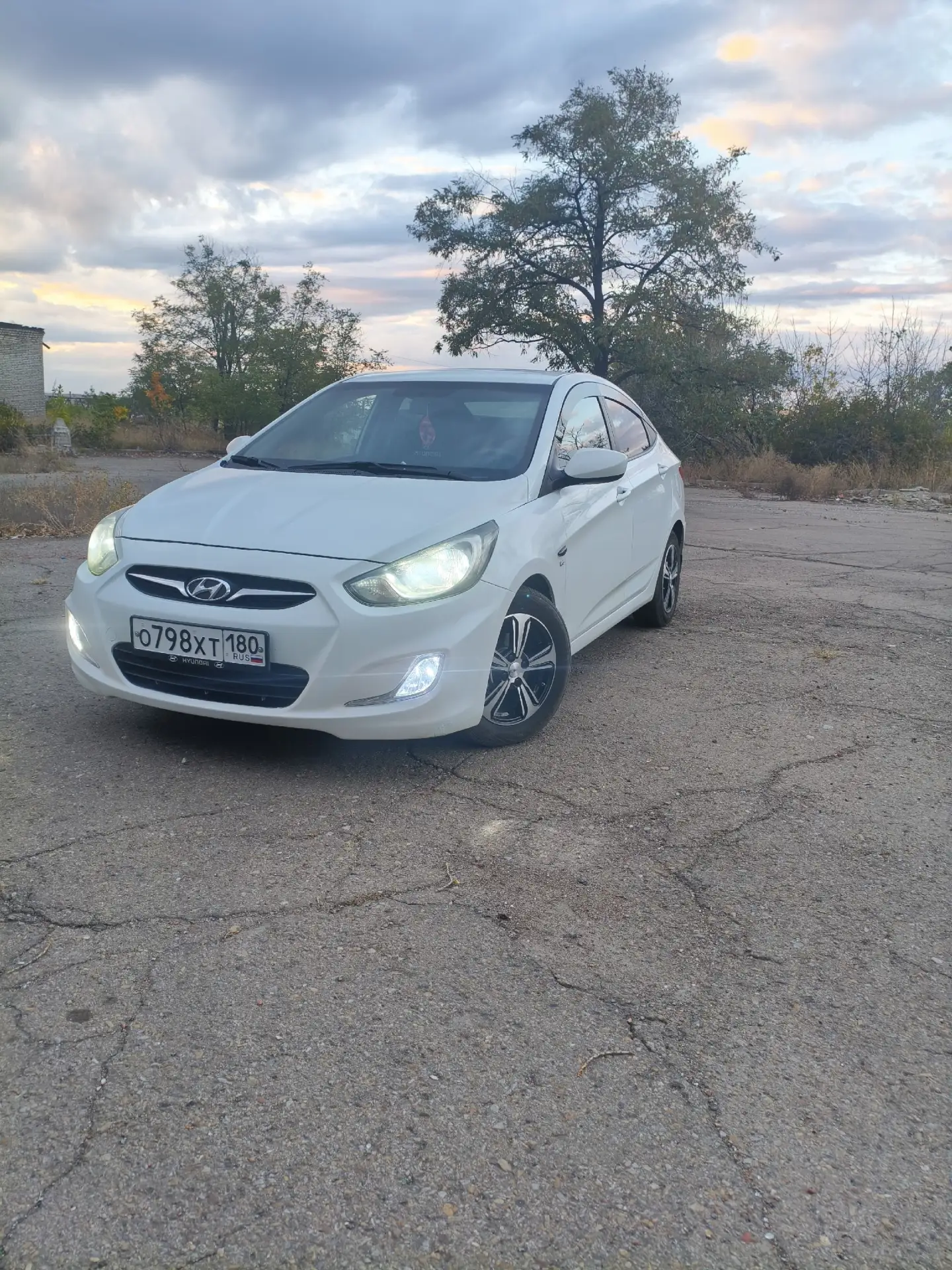 Продам SOLARIS 2012г. 1.6L.автомат коробка работает идеально масло в ней как и в маторе...