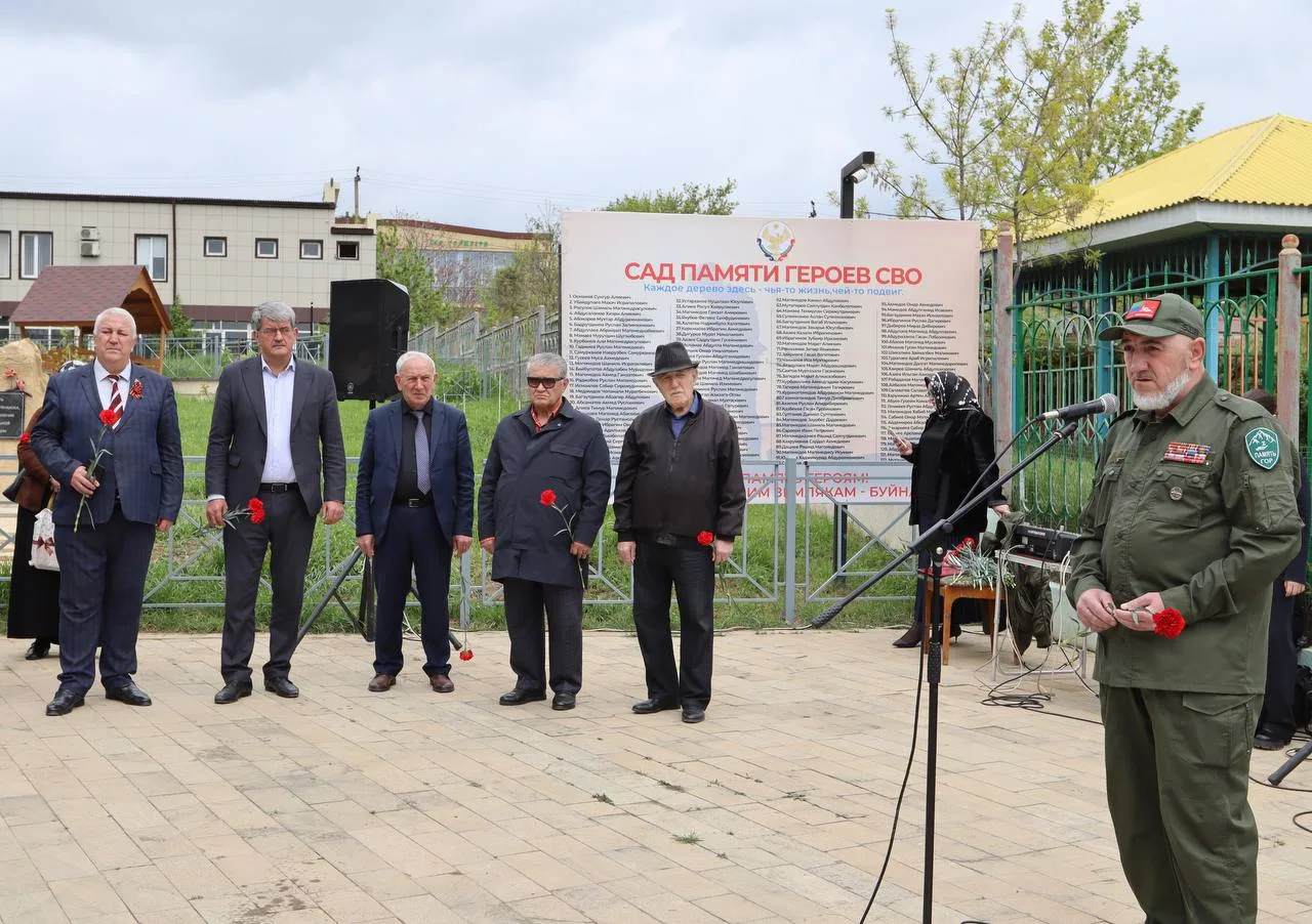 🌹 В эти предпраздничные майские дни в Городском саду им. Р.Гамзатова, у сада памяти героев специальн