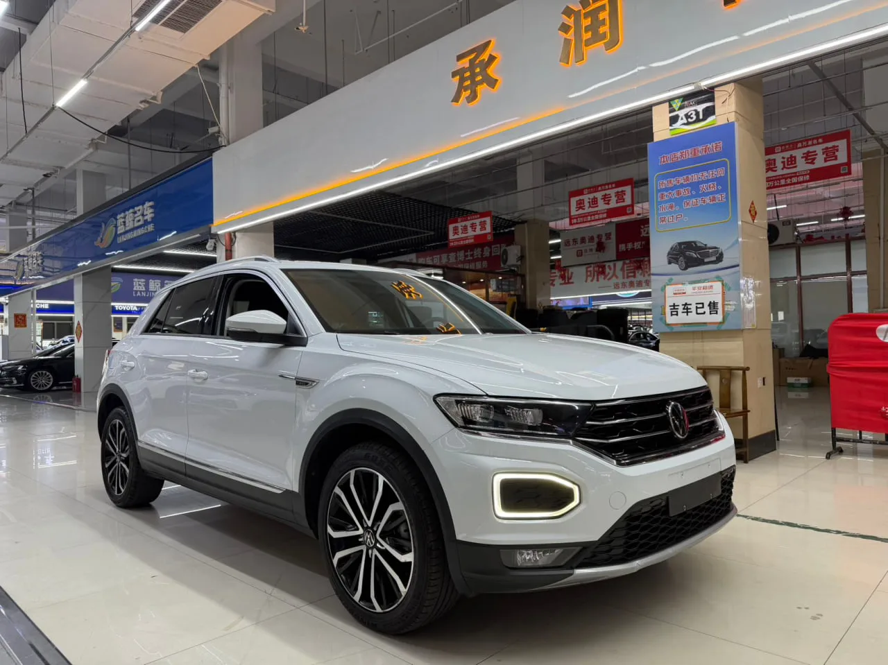 VOLKSWAGEN T-ROC - едет к Василию в Томск!