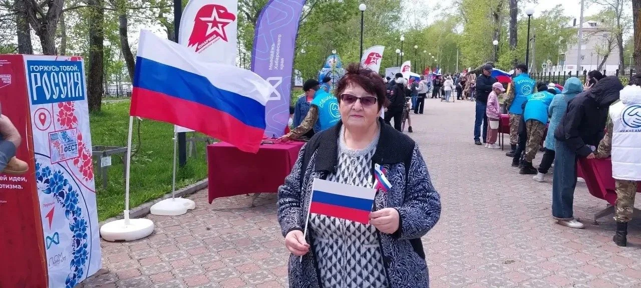 🇷🇺 «Россия — Родина, оплот,
Твой дух силён на все года.
В твоей судьбе — и честь, и взлёт,
И вера 
